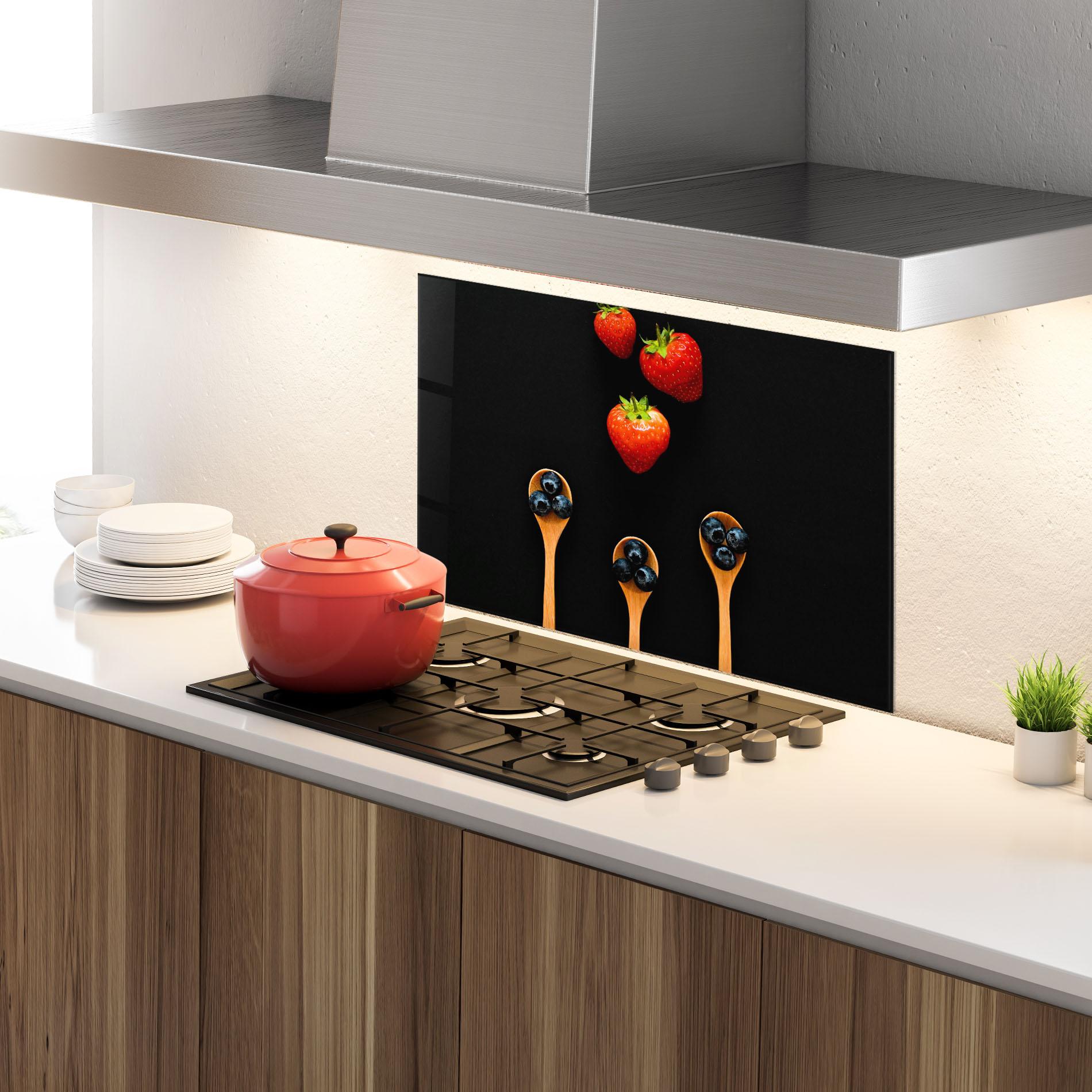 Panou Sticla Bucatarie Strawberries And Blueberries mockup 4