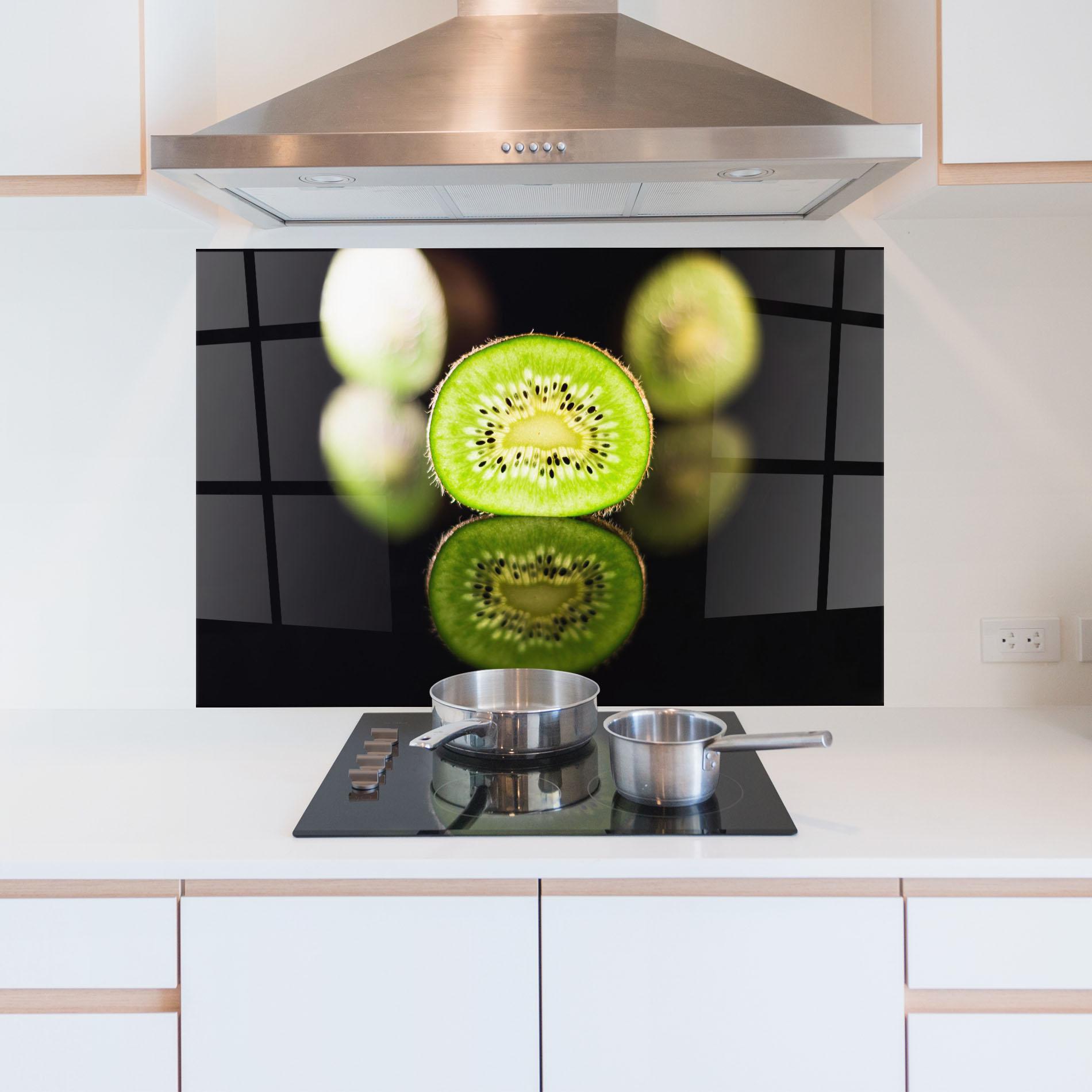 Panou Sticla Bucatarie Light On Kiwi Slice mockup 5