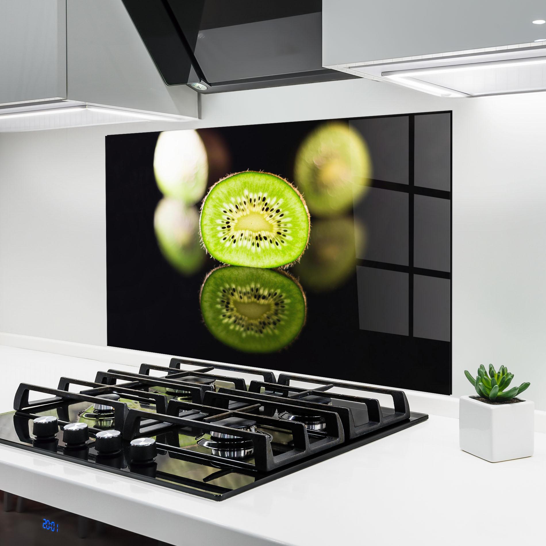 Panou Sticla Bucatarie Light On Kiwi Slice mockup 6