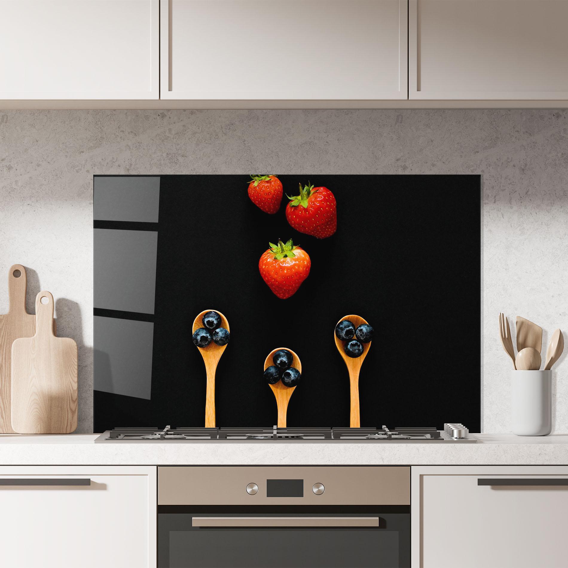 Panou Sticla Bucatarie Strawberries And Blueberries mockup 7