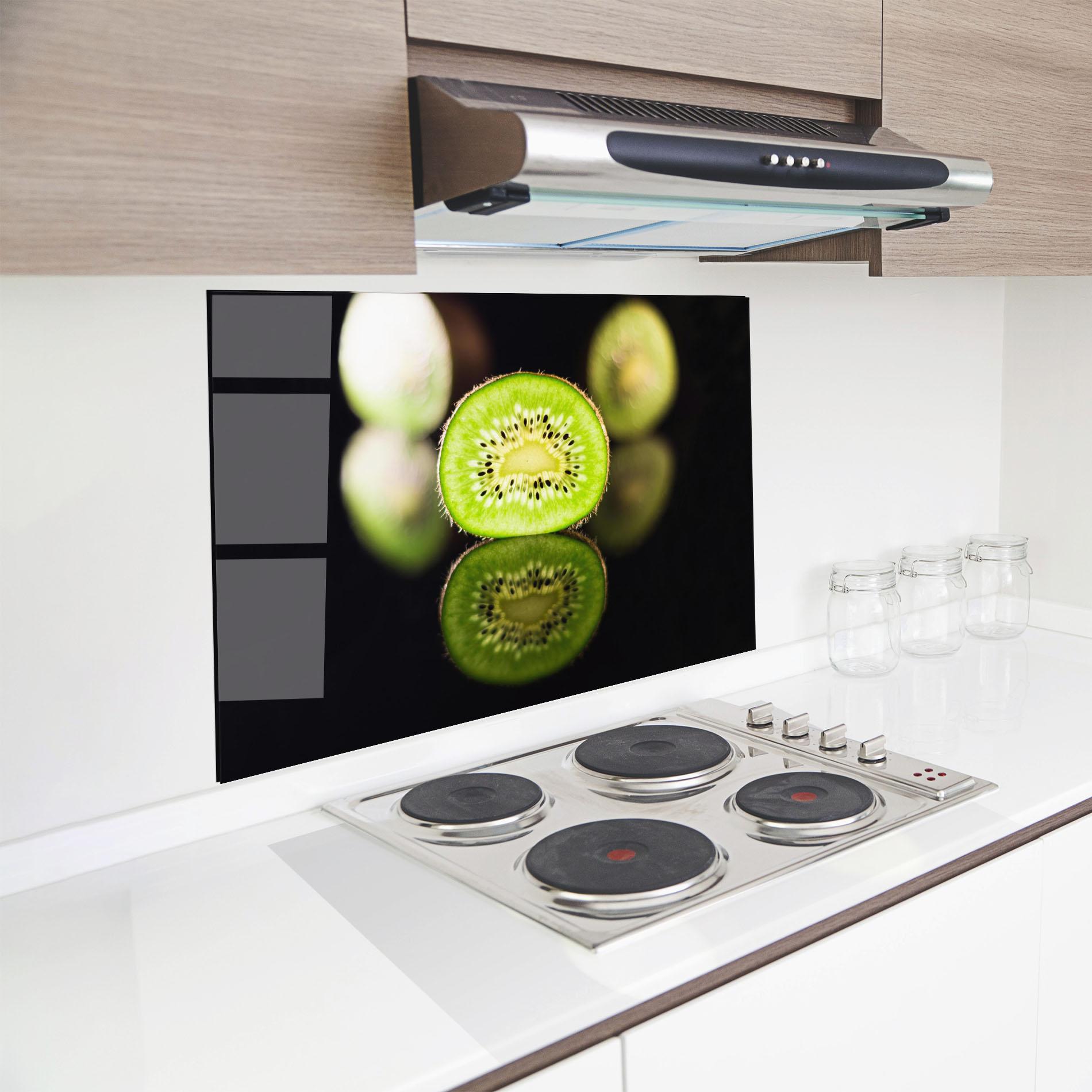 Panou Sticla Bucatarie Light On Kiwi Slice mockup 8