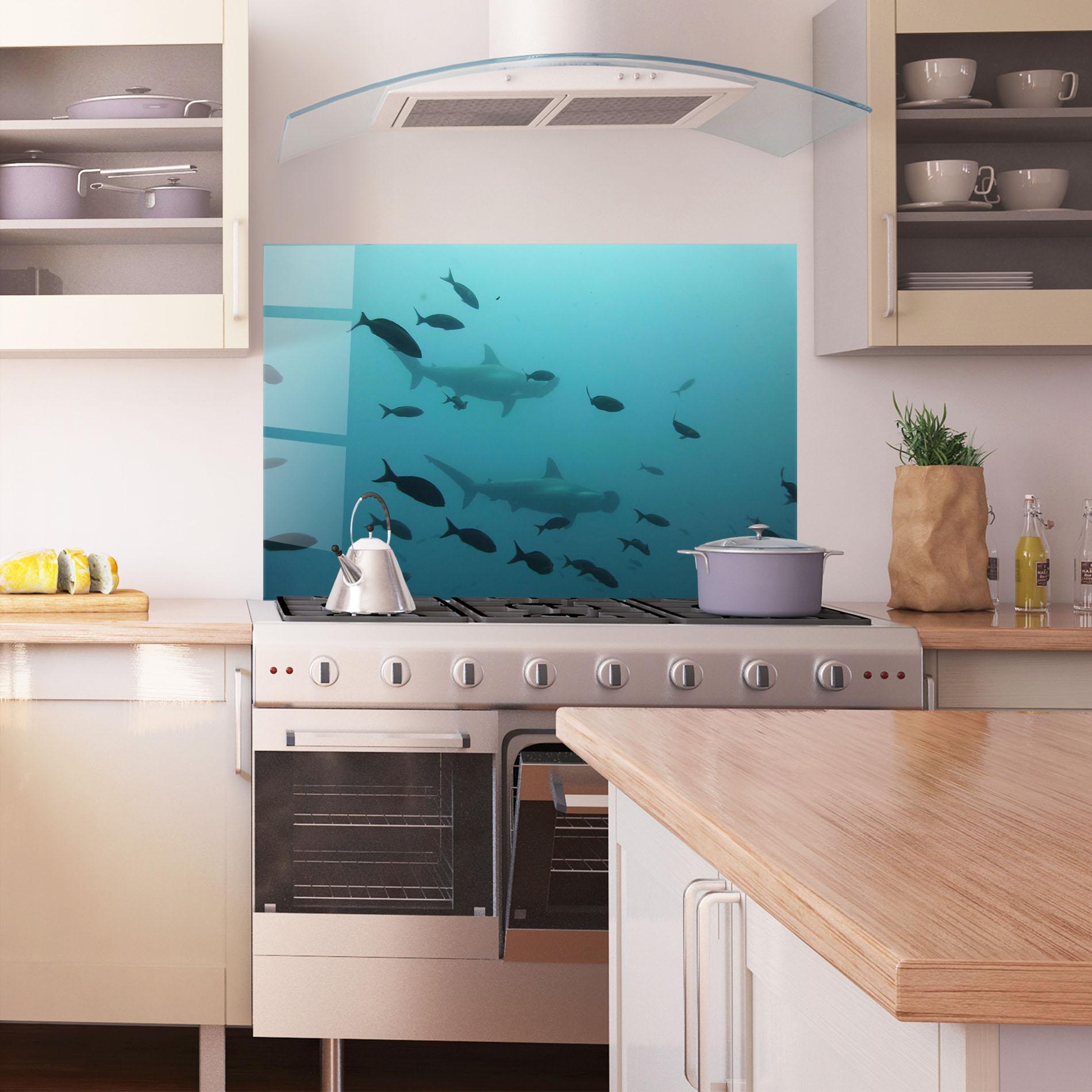Panou Sticla Bucatarie Fish Shilouette mockup 1