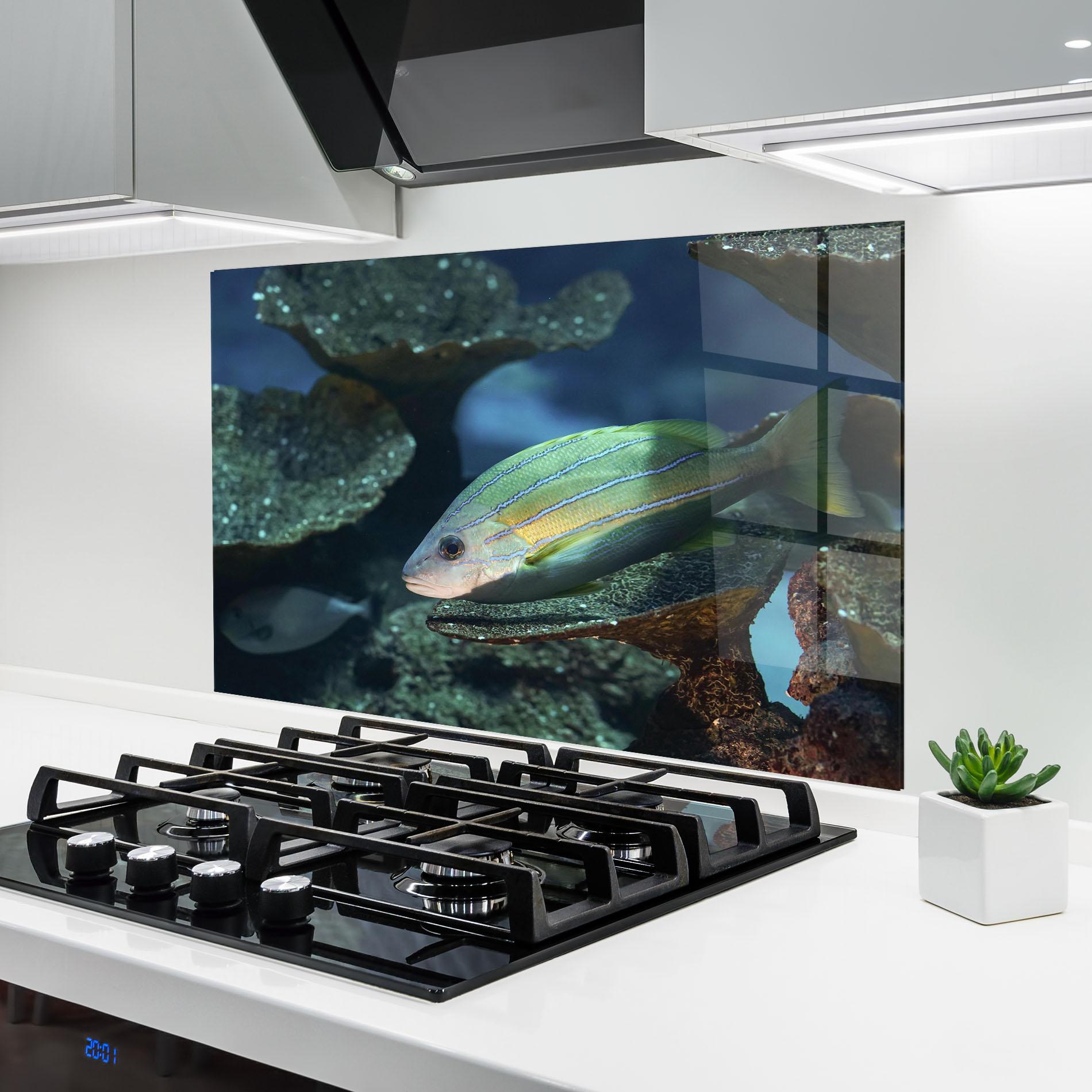 Panou Sticla Bucatarie Green Gold Fish mockup 6