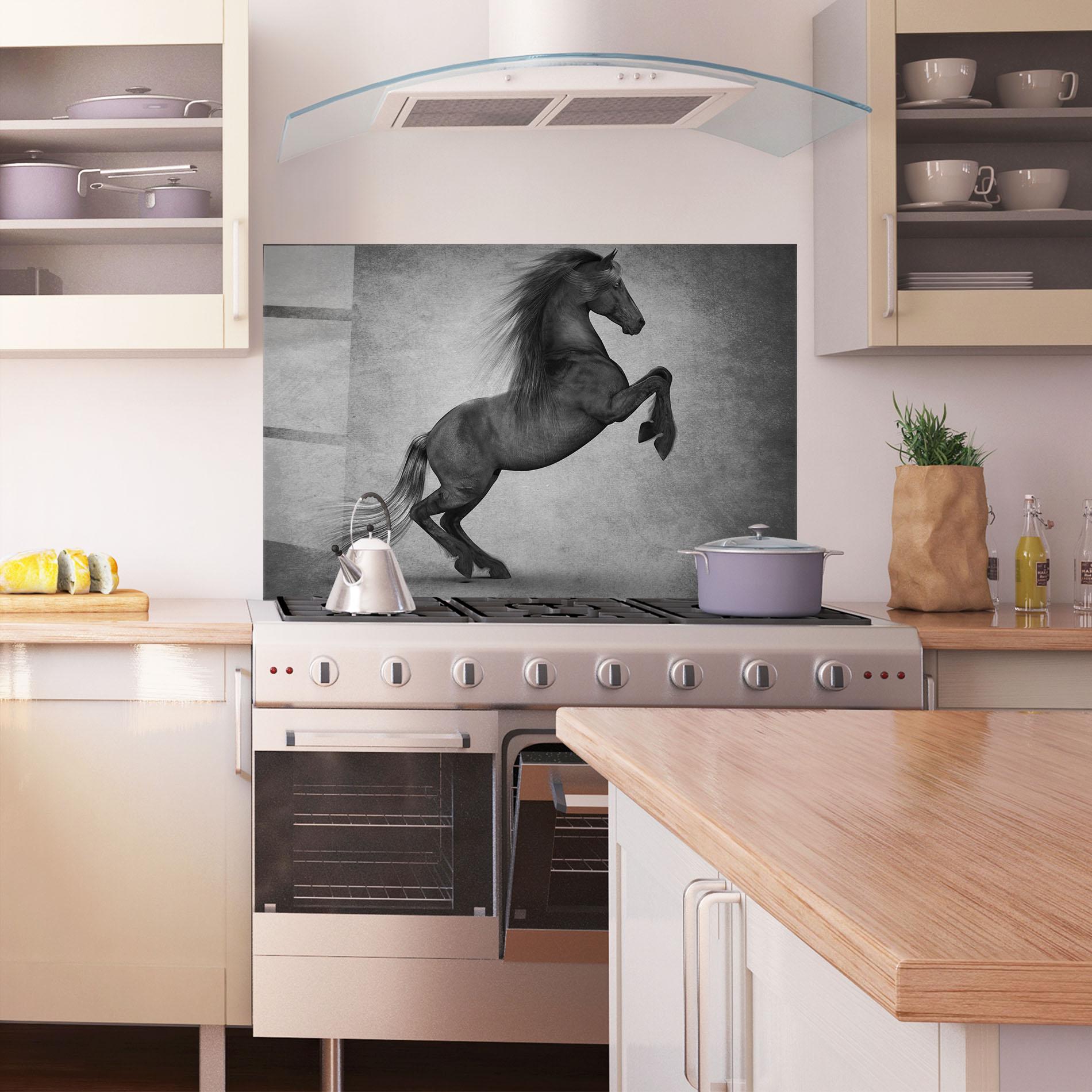 Panou Sticla Bucatarie Black Horse Jumping mockup 1