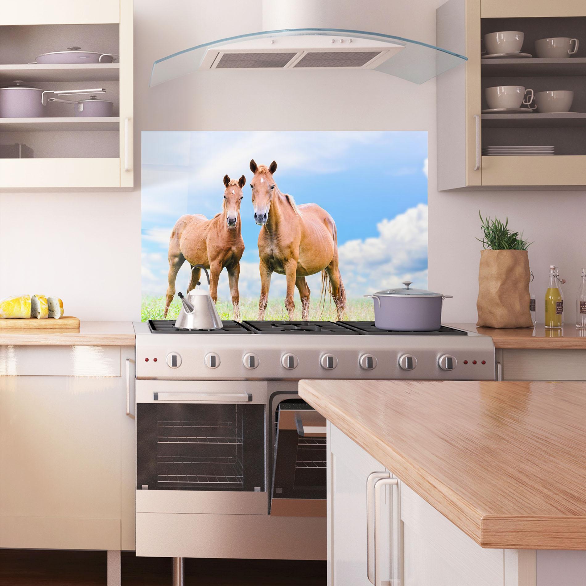 Panou Sticla Bucatarie Brown Horse Looking mockup 1