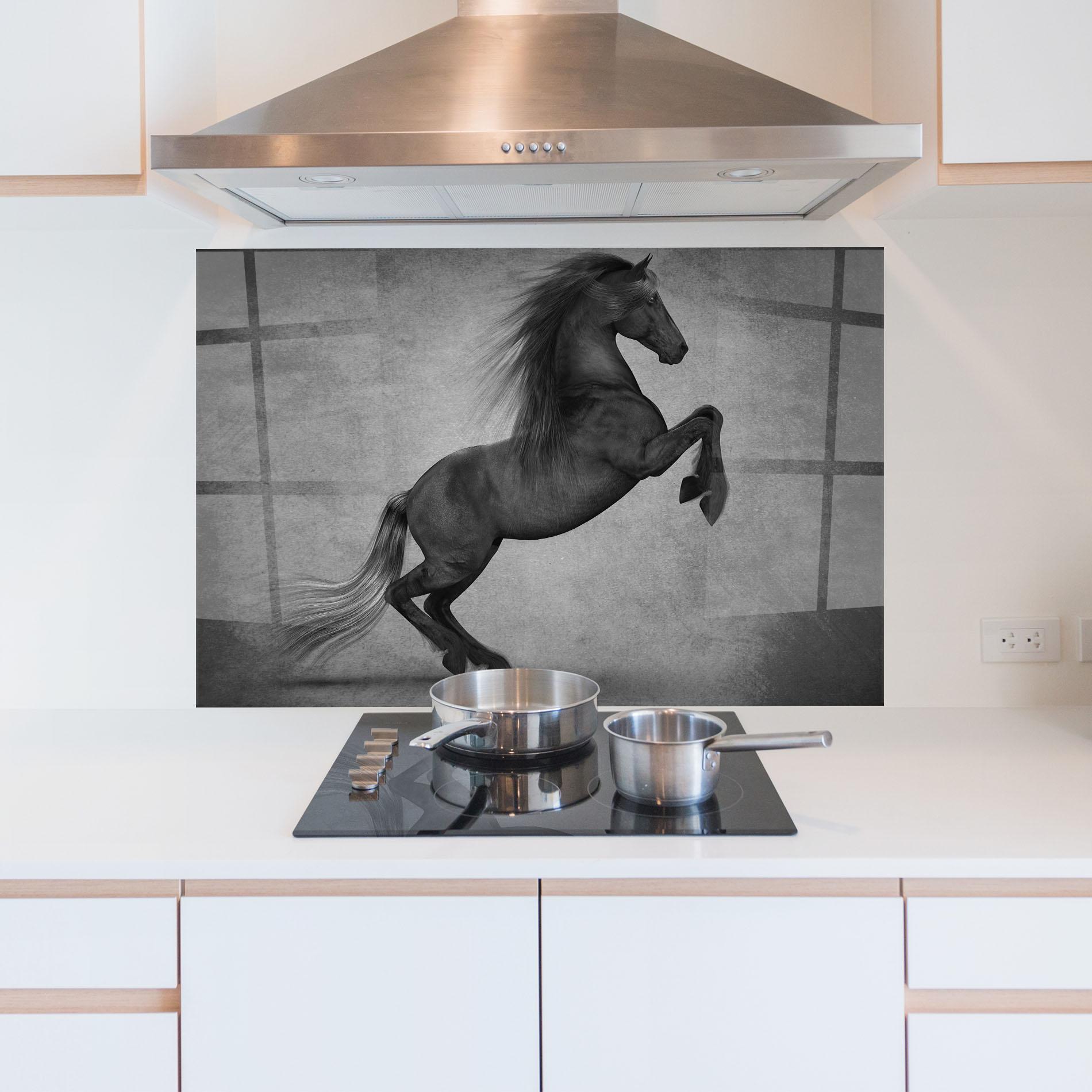 Panou Sticla Bucatarie Black Horse Jumping mockup 5