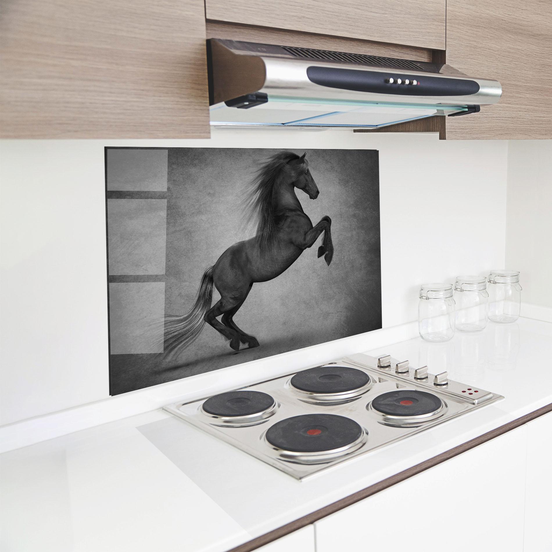 Panou Sticla Bucatarie Black Horse Jumping mockup 8