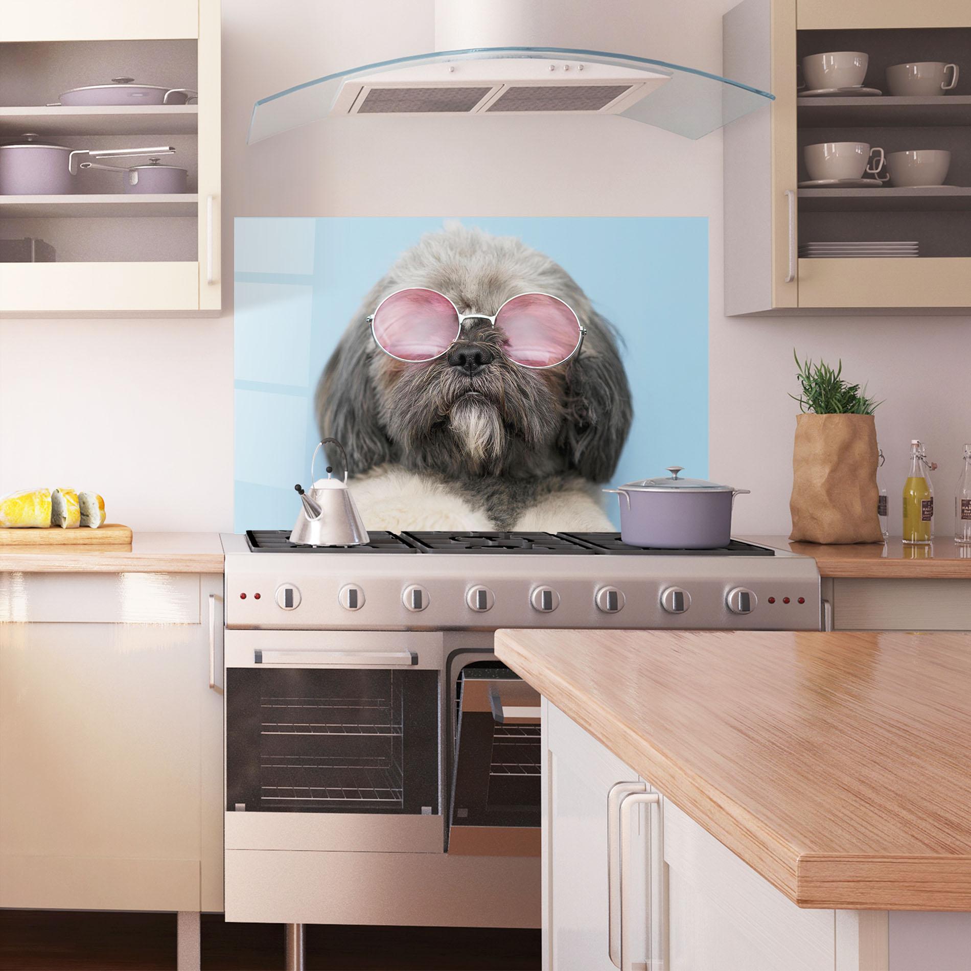 Panou Sticla Bucatarie Grey Dog On Blue mockup 1