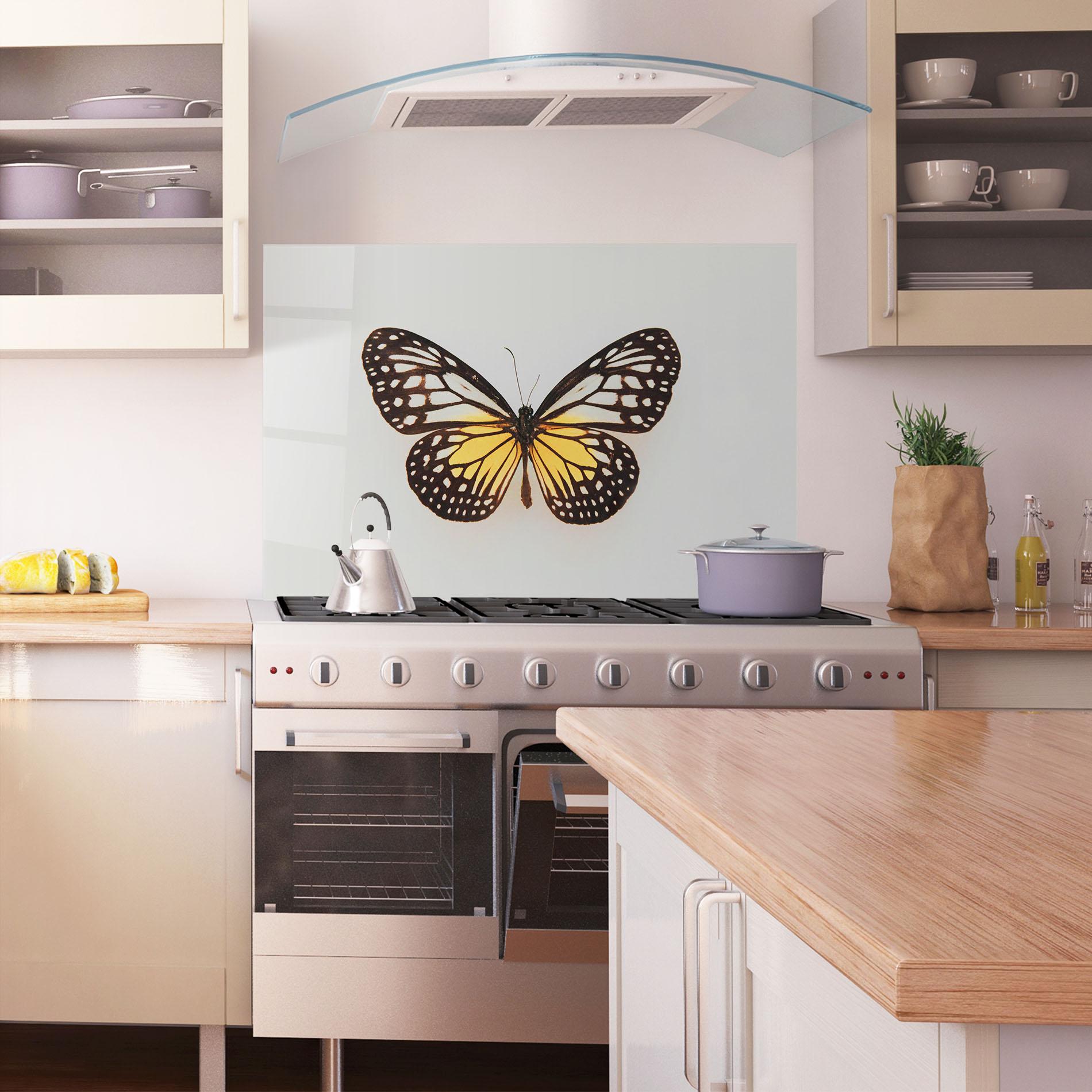 Panou Sticla Bucatarie Butterfly On Grey mockup 1