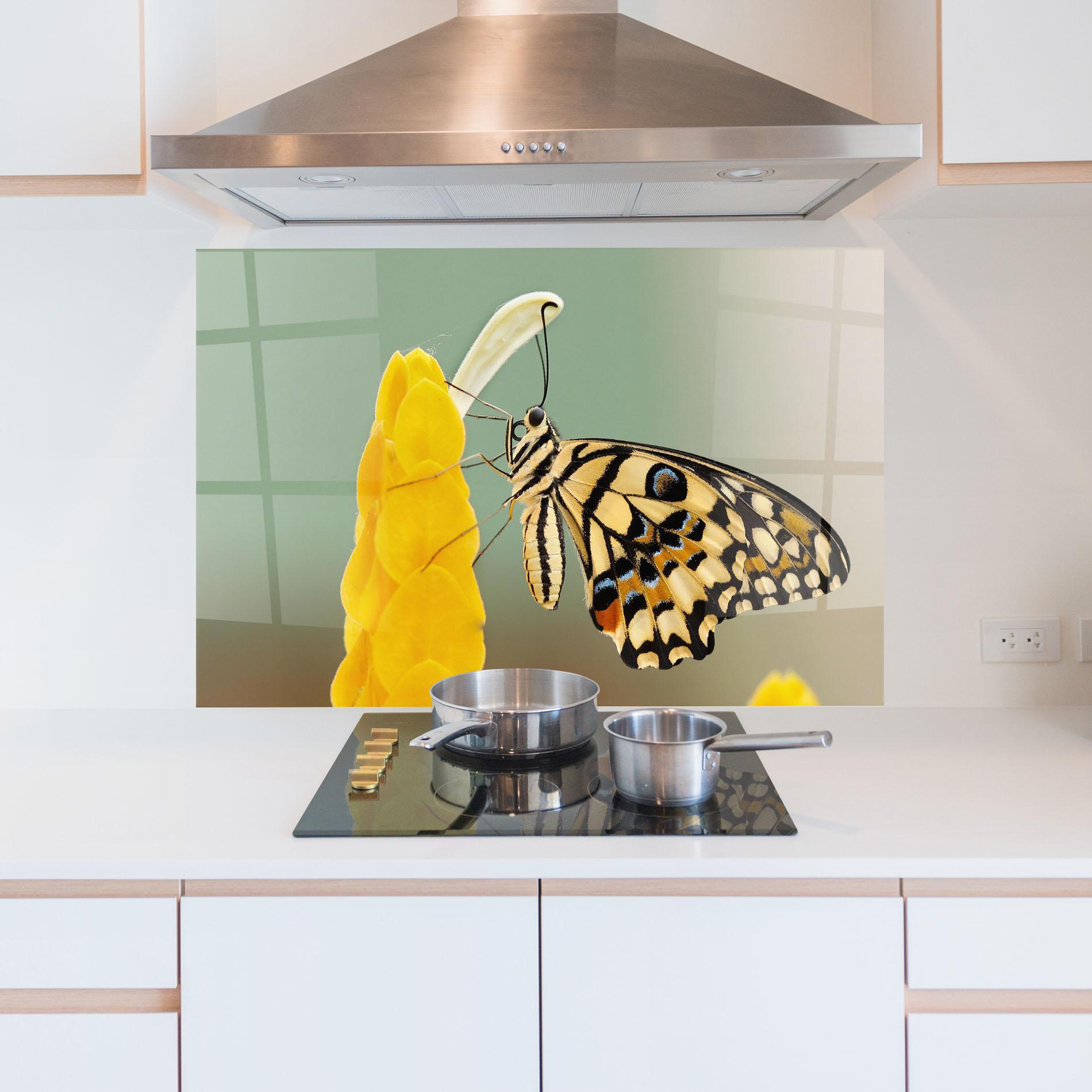 Panou Sticla Bucatarie Cream Yellow Butterfly mockup 5