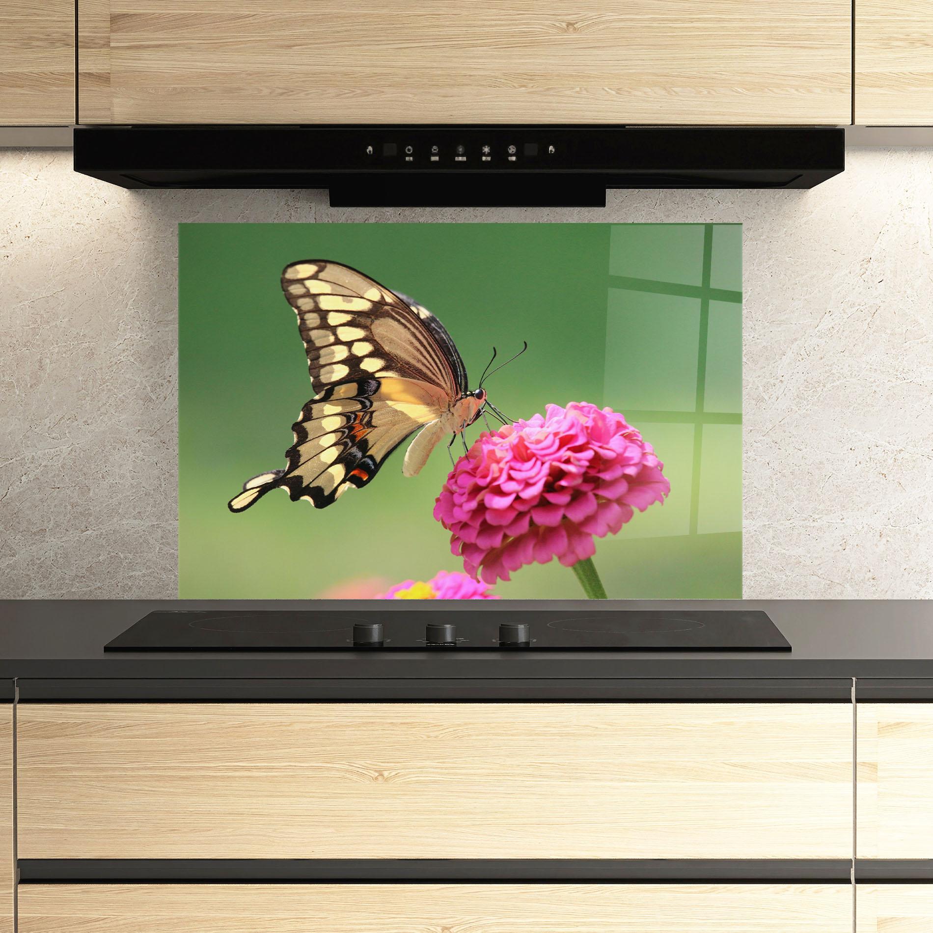 Panou Sticla Bucatarie Cute Cream Butterfly mockup 3