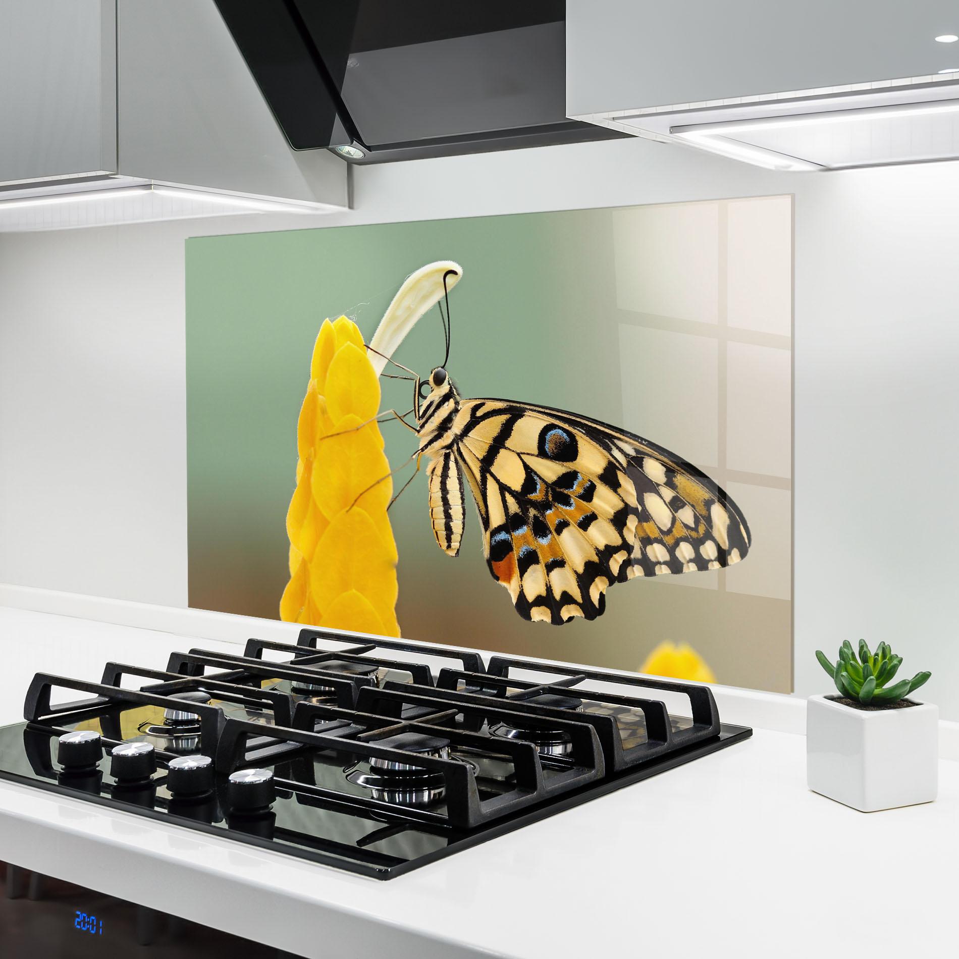 Panou Sticla Bucatarie Cream Yellow Butterfly mockup 6
