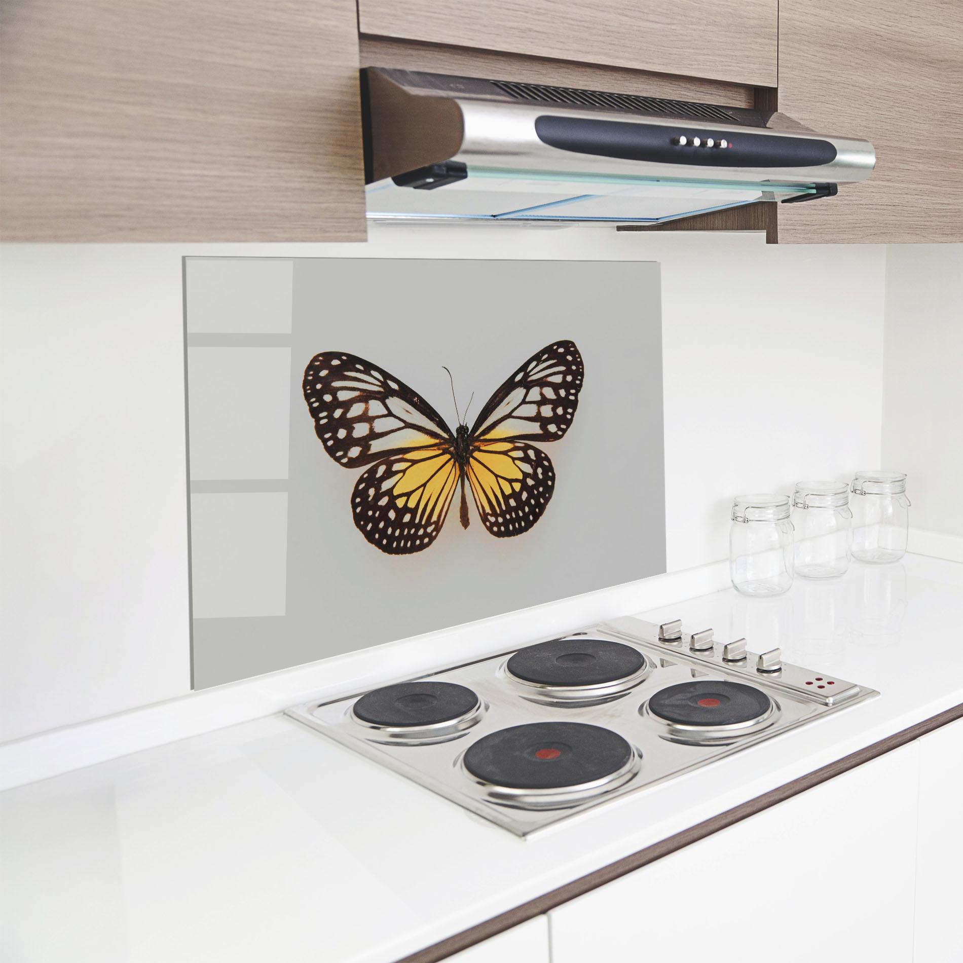 Panou Sticla Bucatarie Butterfly On Grey mockup 8