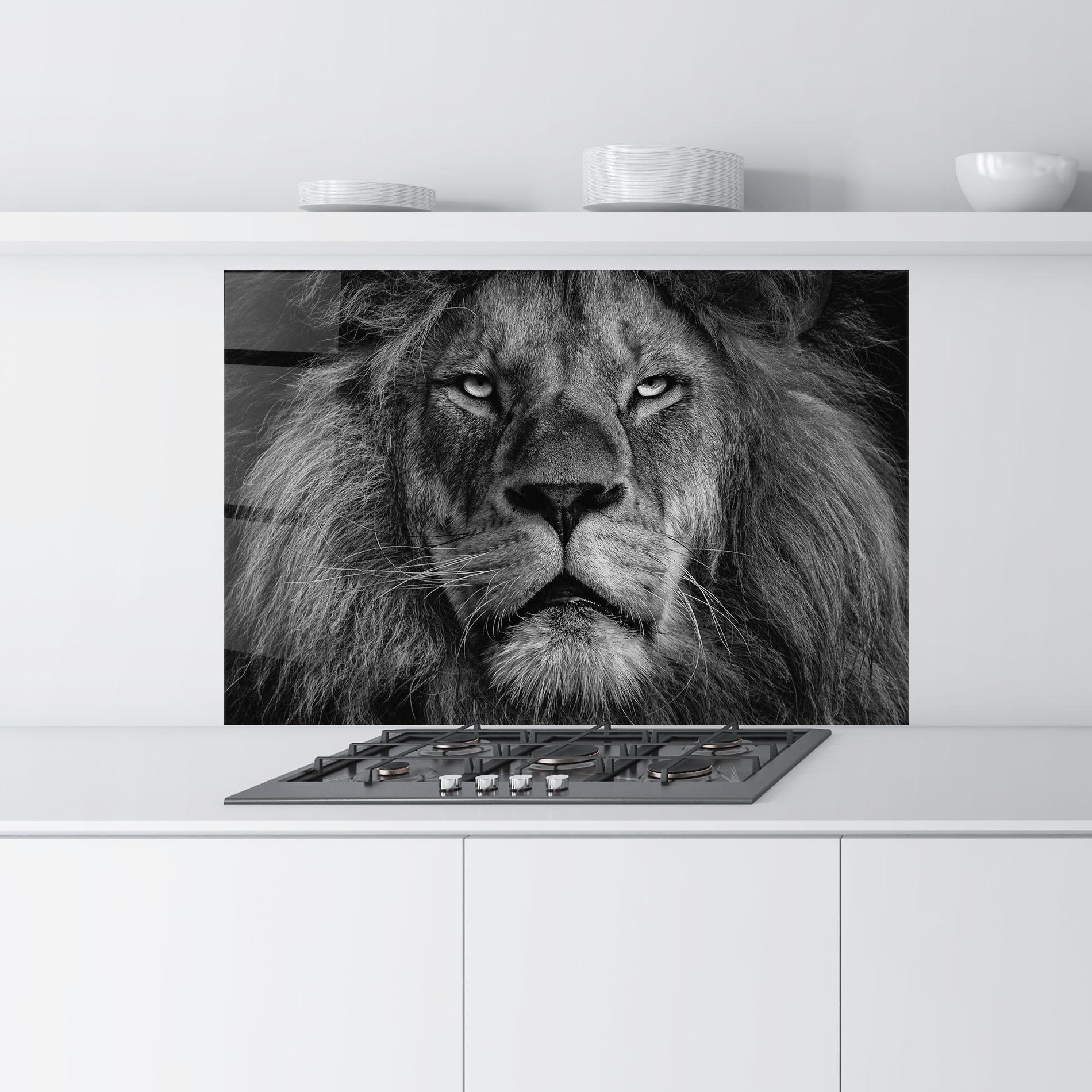Panou Sticla Bucatarie Powerful Male Lion mockup 9
