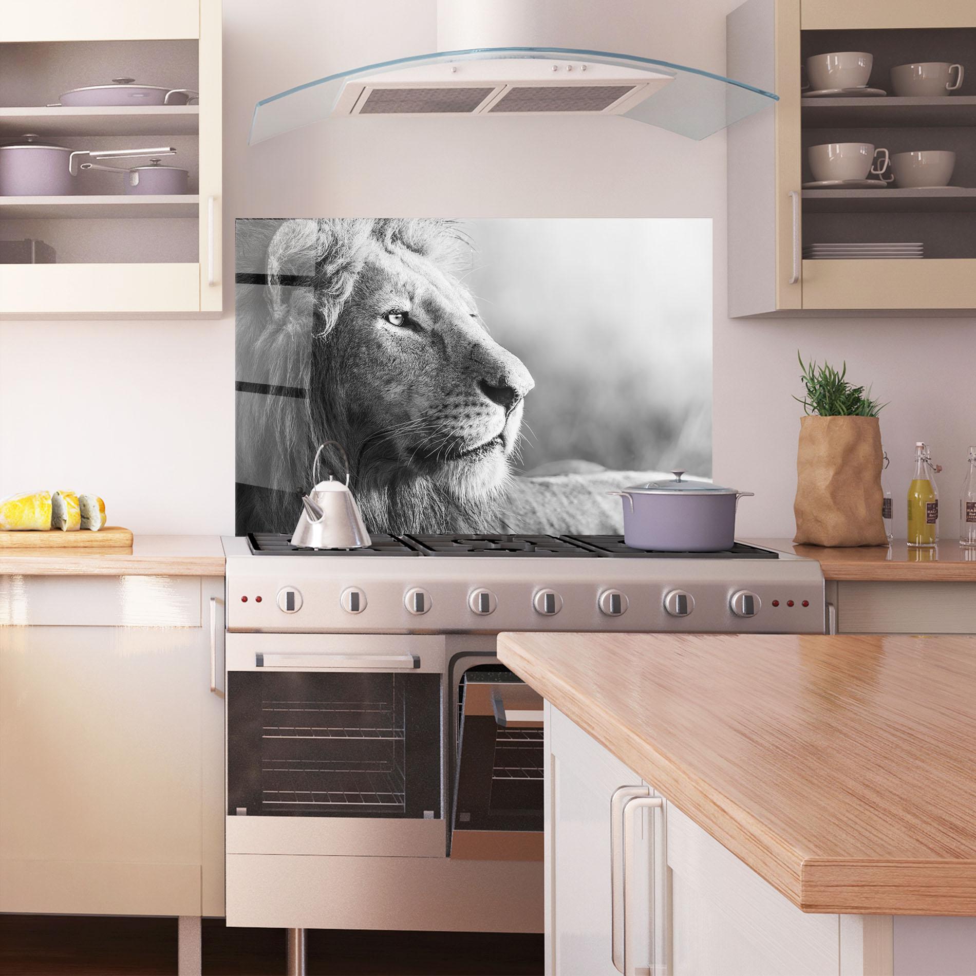 Panou Sticla Bucatarie Grey Lion Head mockup 1