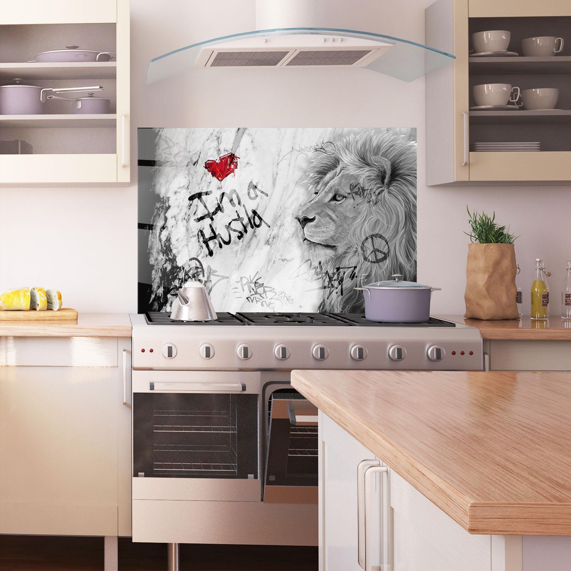 Panou Sticla Bucatarie Lion Hustler mockup 1