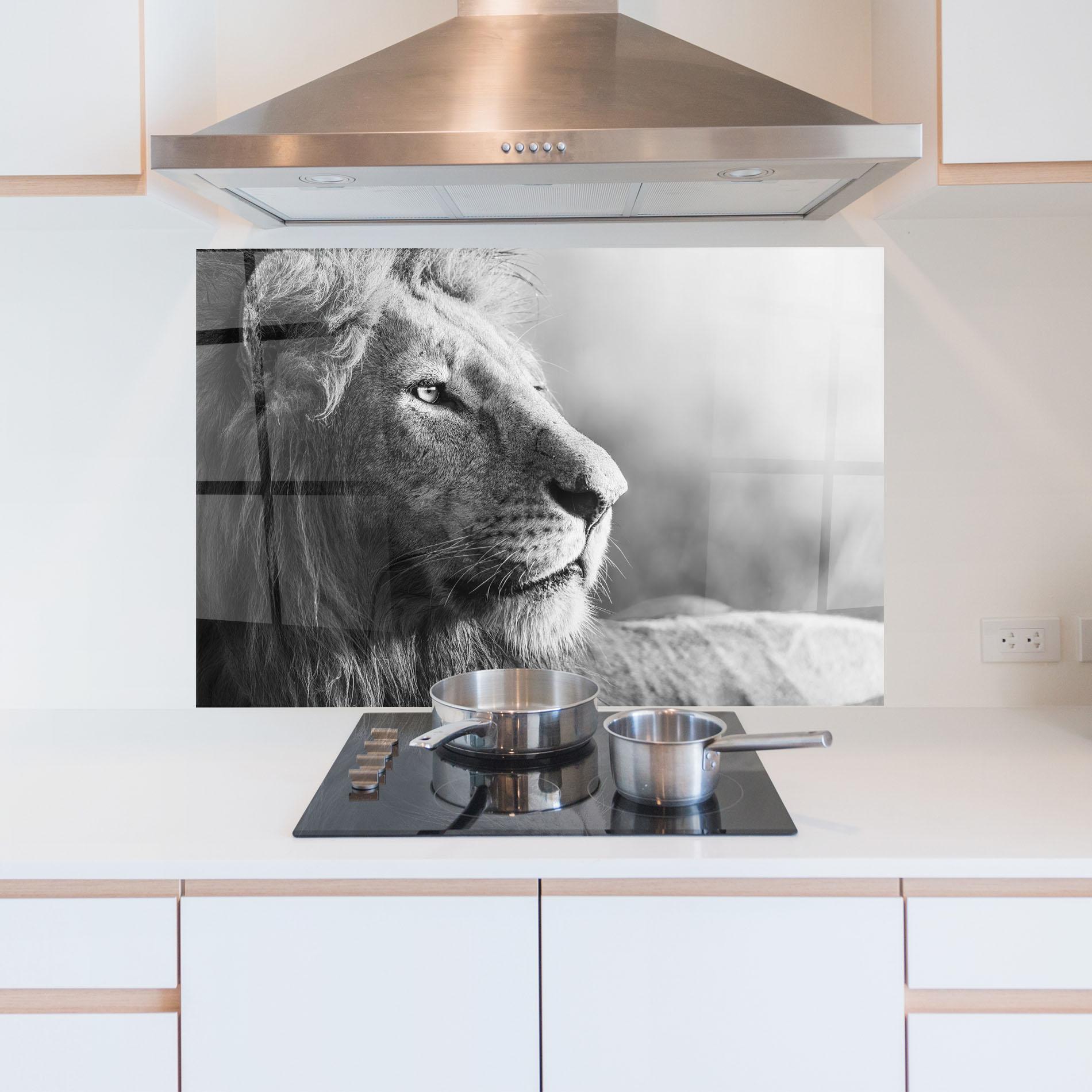 Panou Sticla Bucatarie Grey Lion Head mockup 5