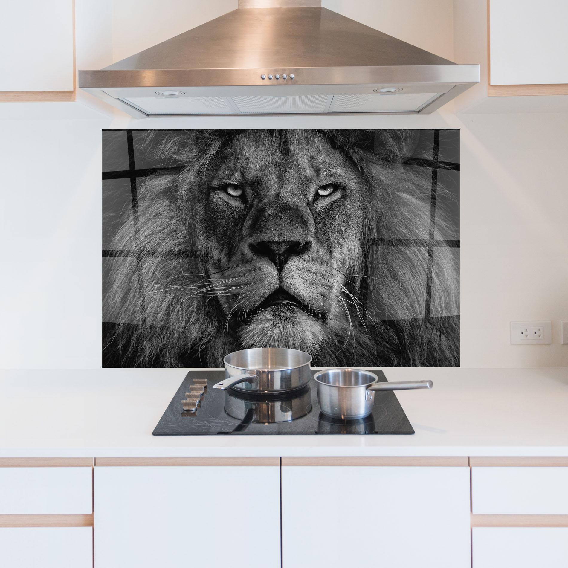 Panou Sticla Bucatarie Powerful Male Lion mockup 5