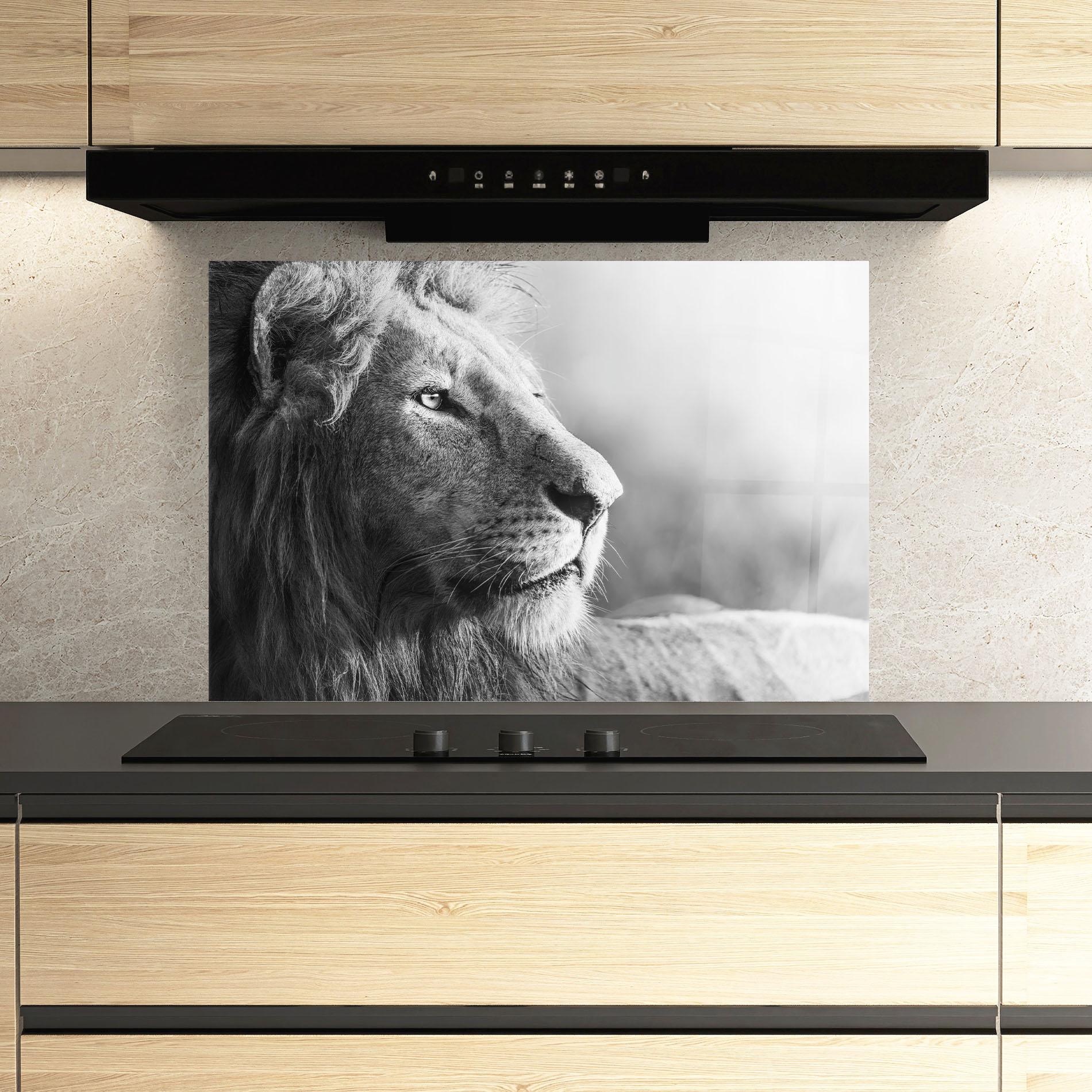Panou Sticla Bucatarie Grey Lion Head mockup 3