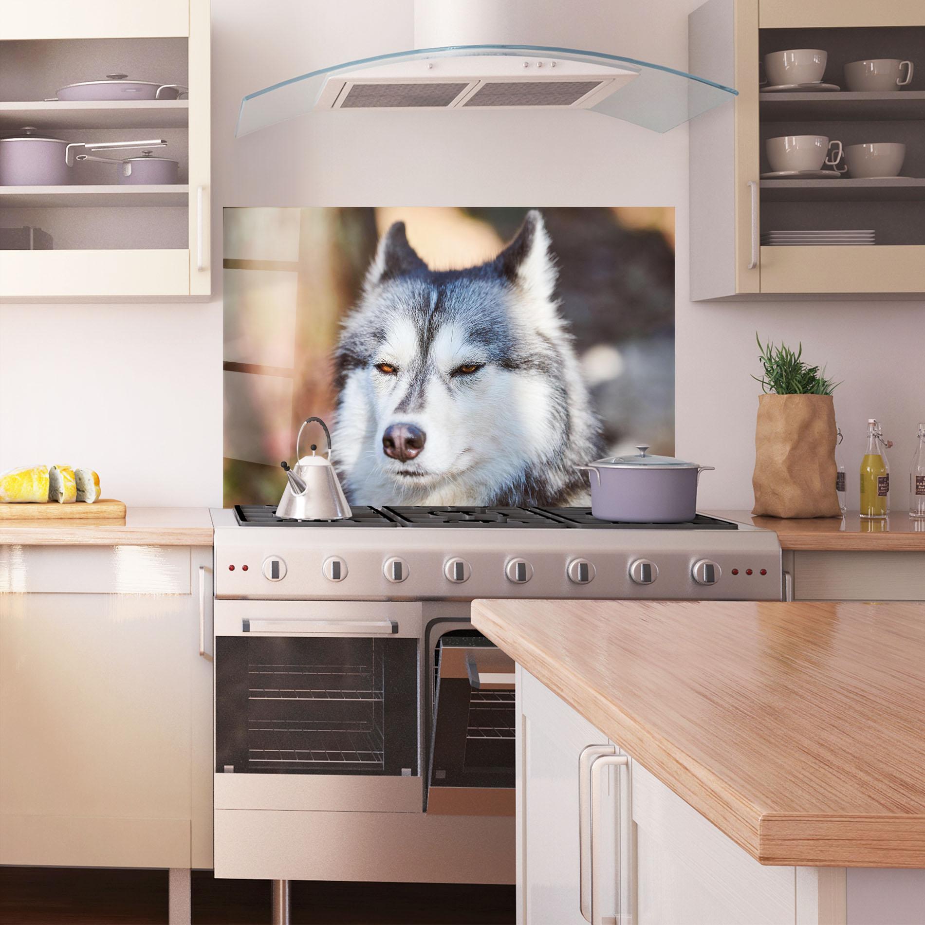 Panou Sticla Bucatarie Annoyed Wolf mockup 1