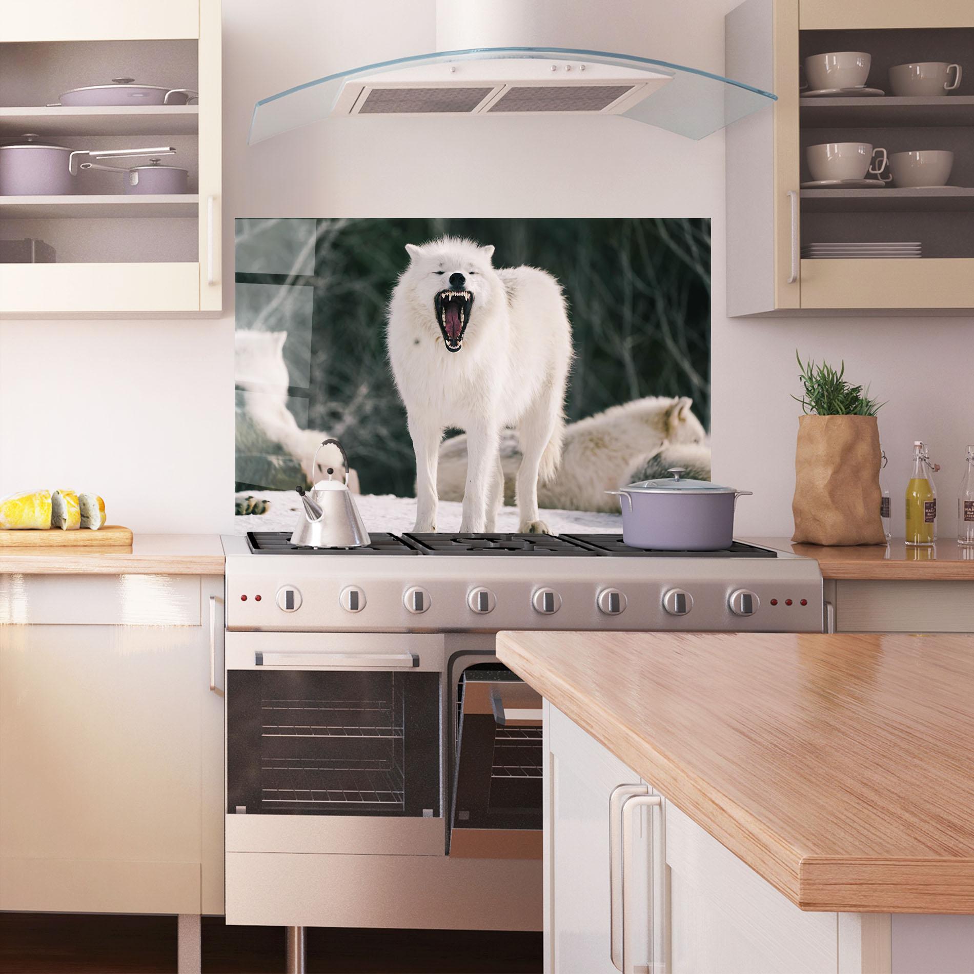 Panou Sticla Bucatarie Laughing White Wolf mockup 1