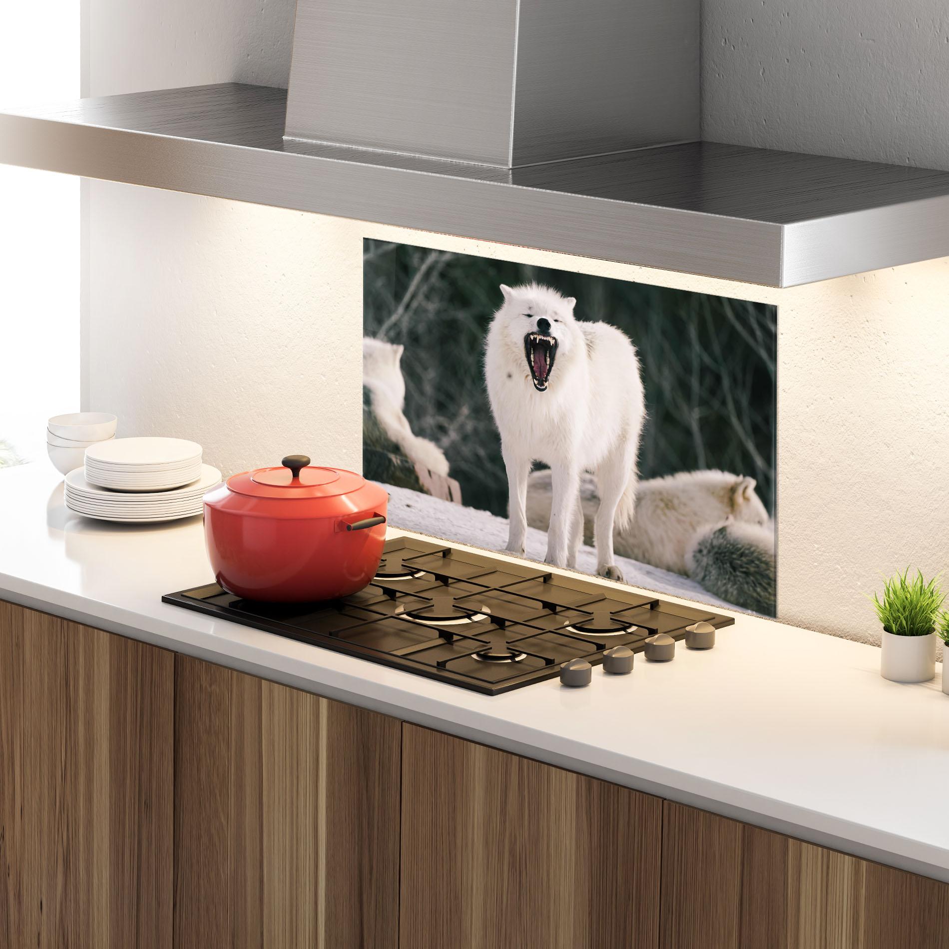 Panou Sticla Bucatarie Laughing White Wolf mockup 4