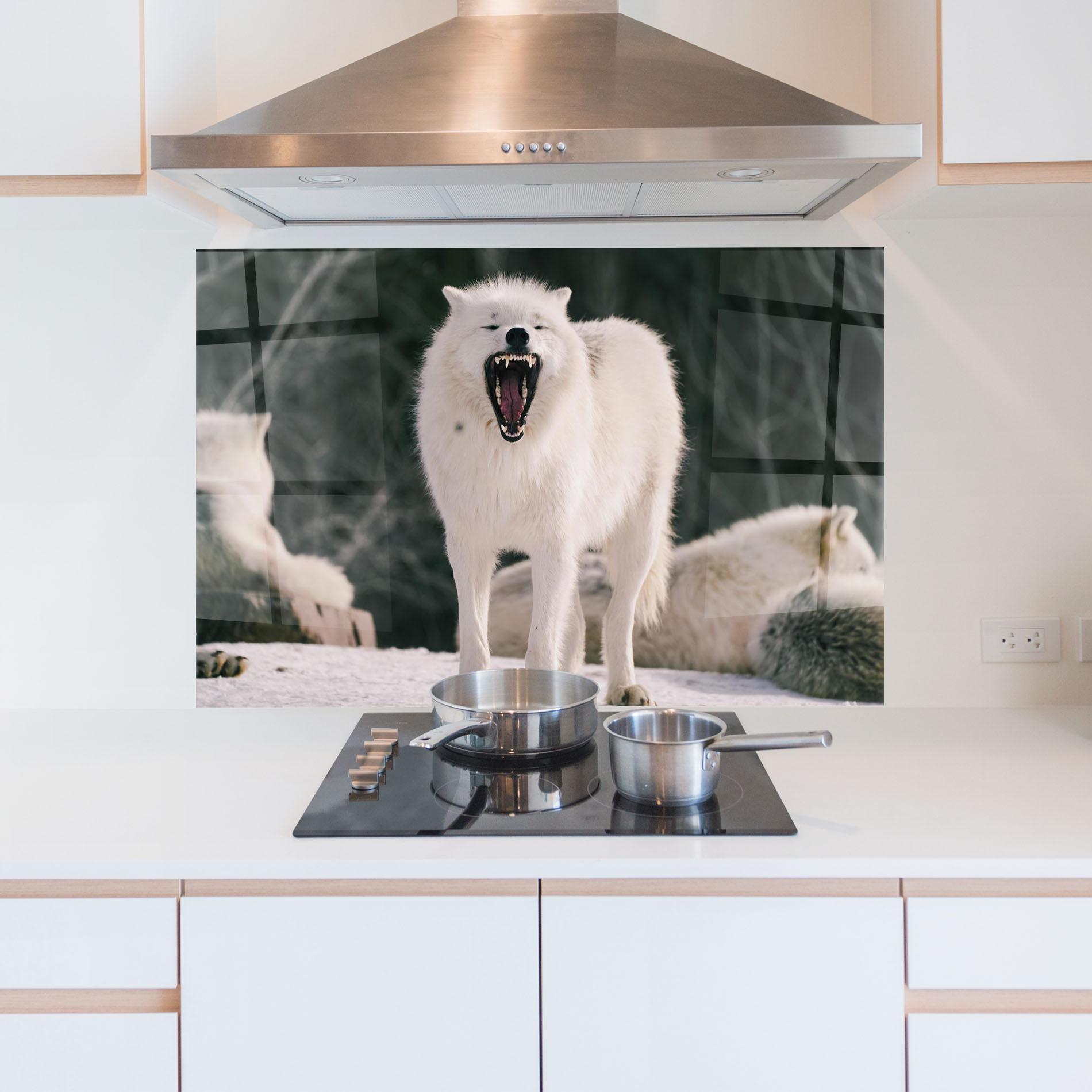 Panou Sticla Bucatarie Laughing White Wolf mockup 5