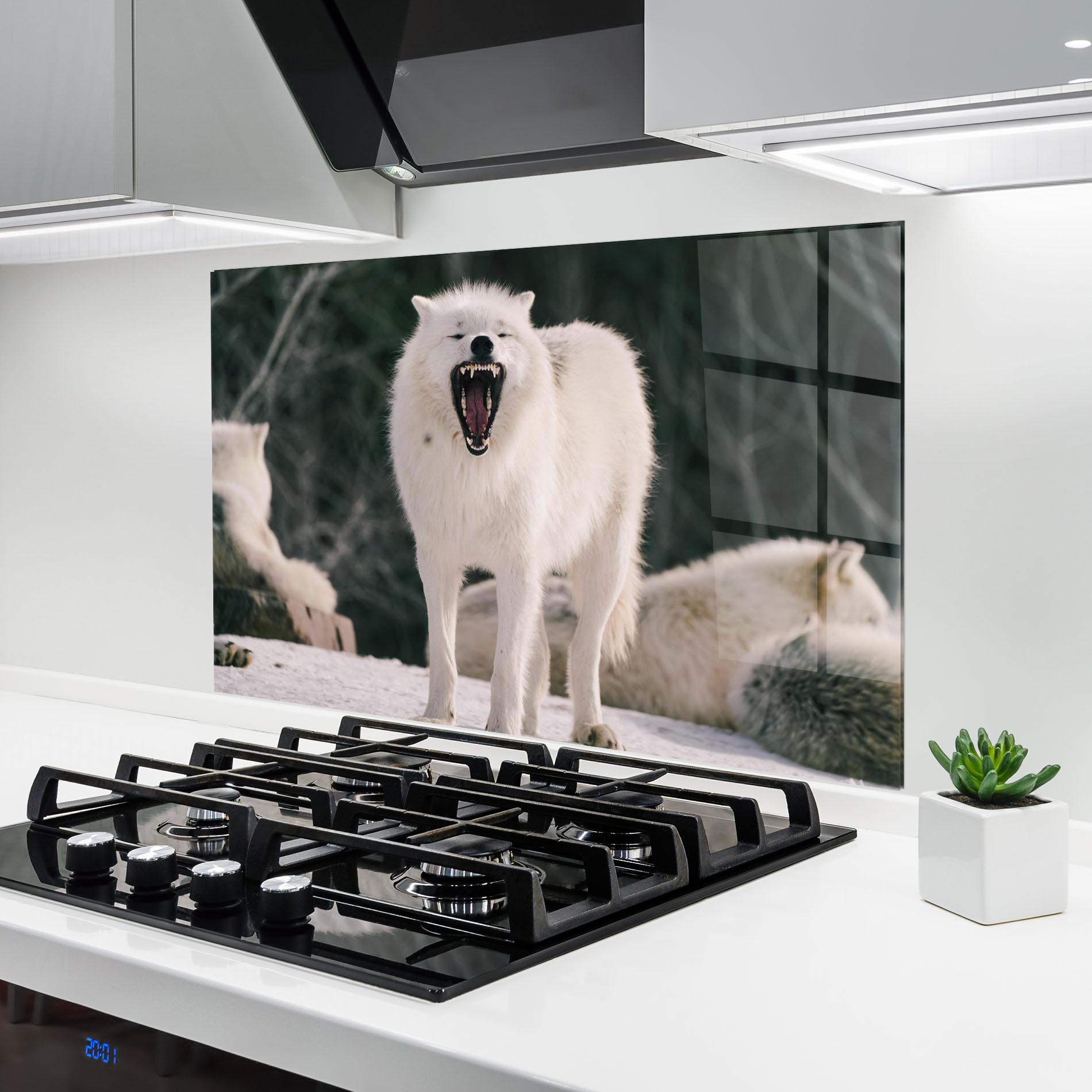 Panou Sticla Bucatarie Laughing White Wolf mockup 6