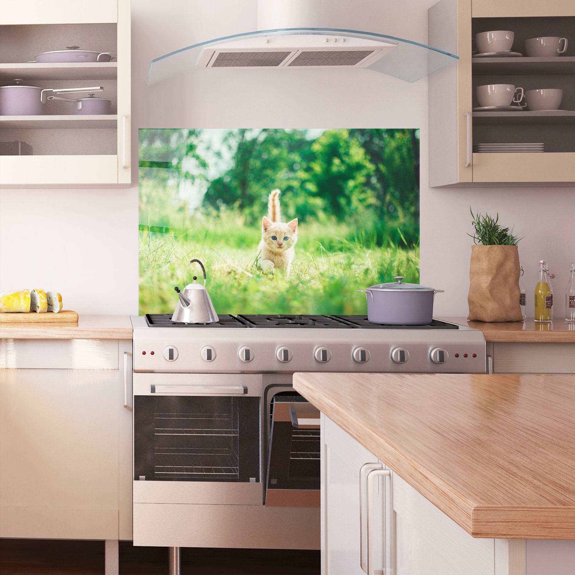 Panou Sticla Bucatarie Little Cute Cat mockup 1