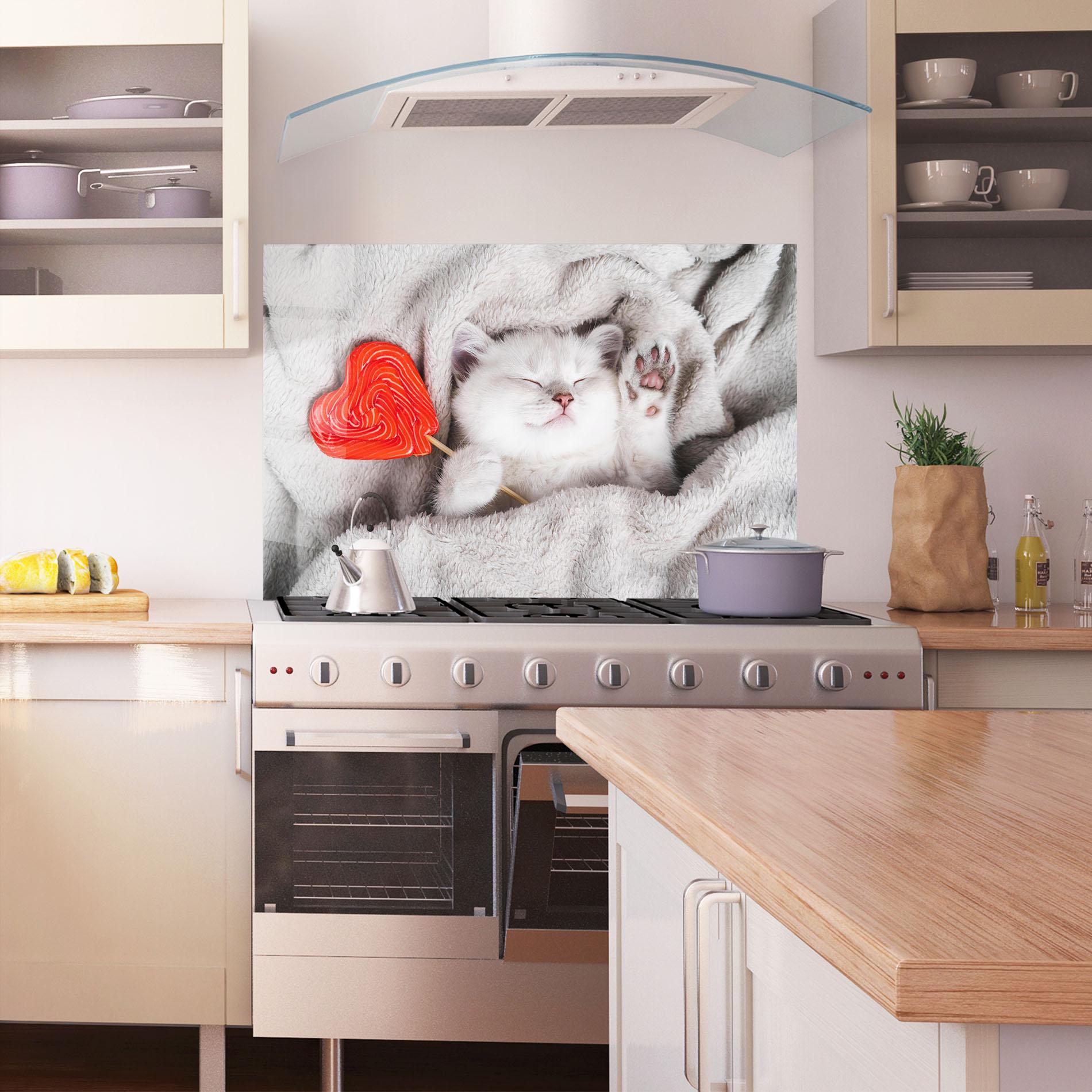 Panou Sticla Bucatarie Small White Kitten mockup 1