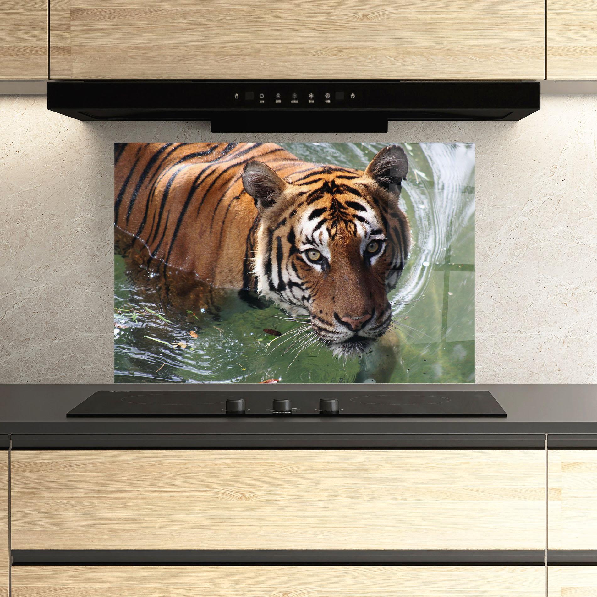 Panou Sticla Bucatarie Tiger Swimming mockup 3