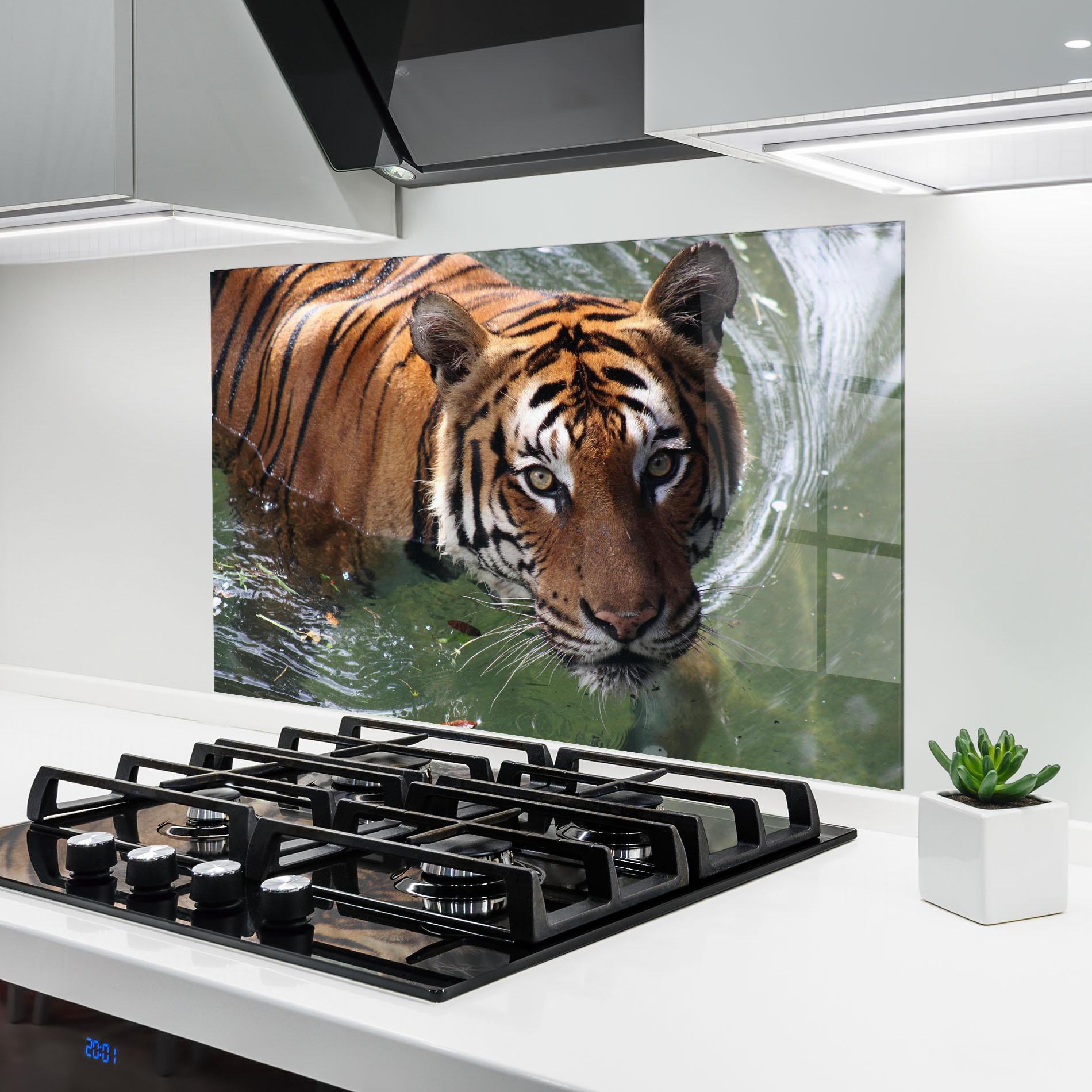 Panou Sticla Bucatarie Tiger Swimming mockup 6