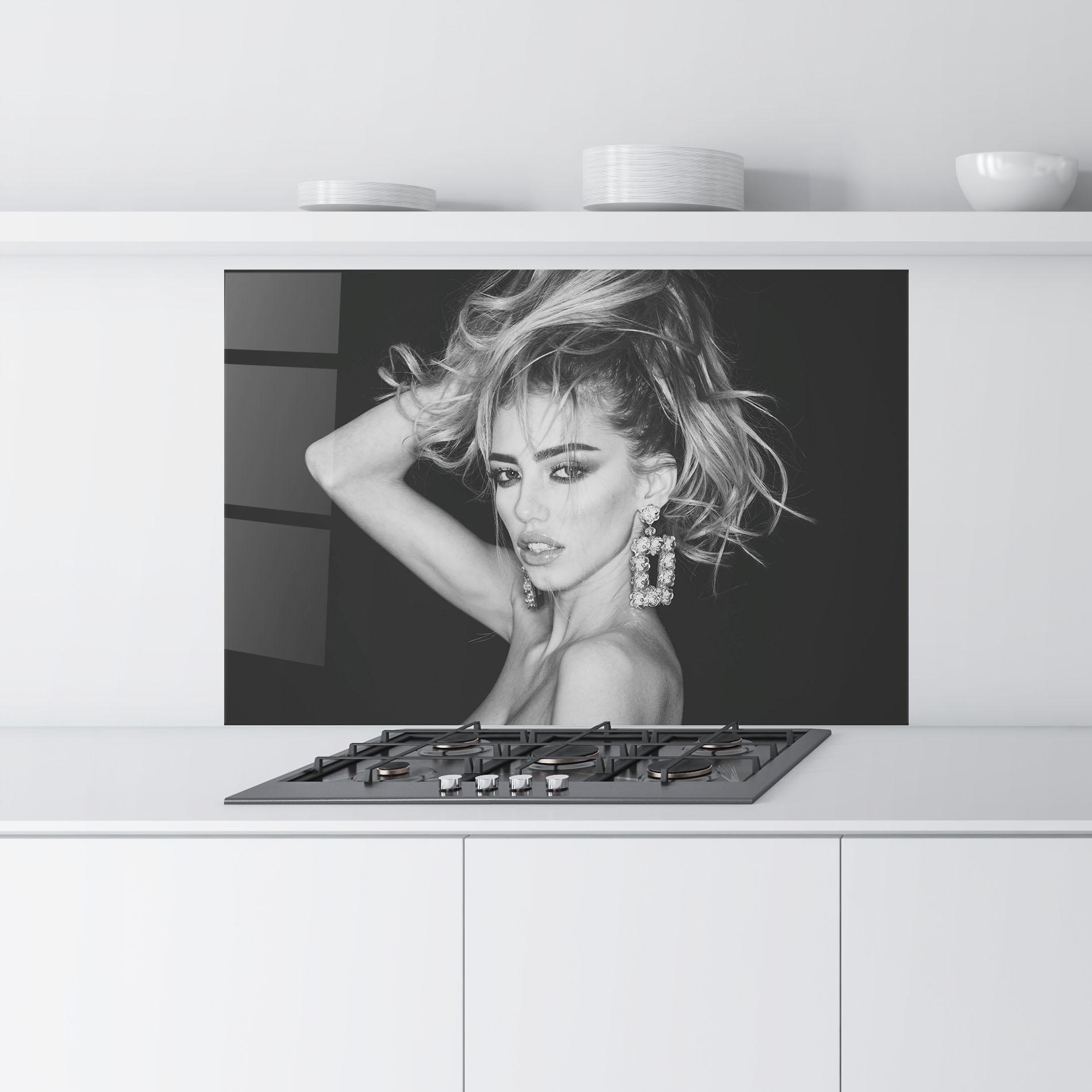 Panou Sticla Bucatarie Grey Flower Earrings mockup 9