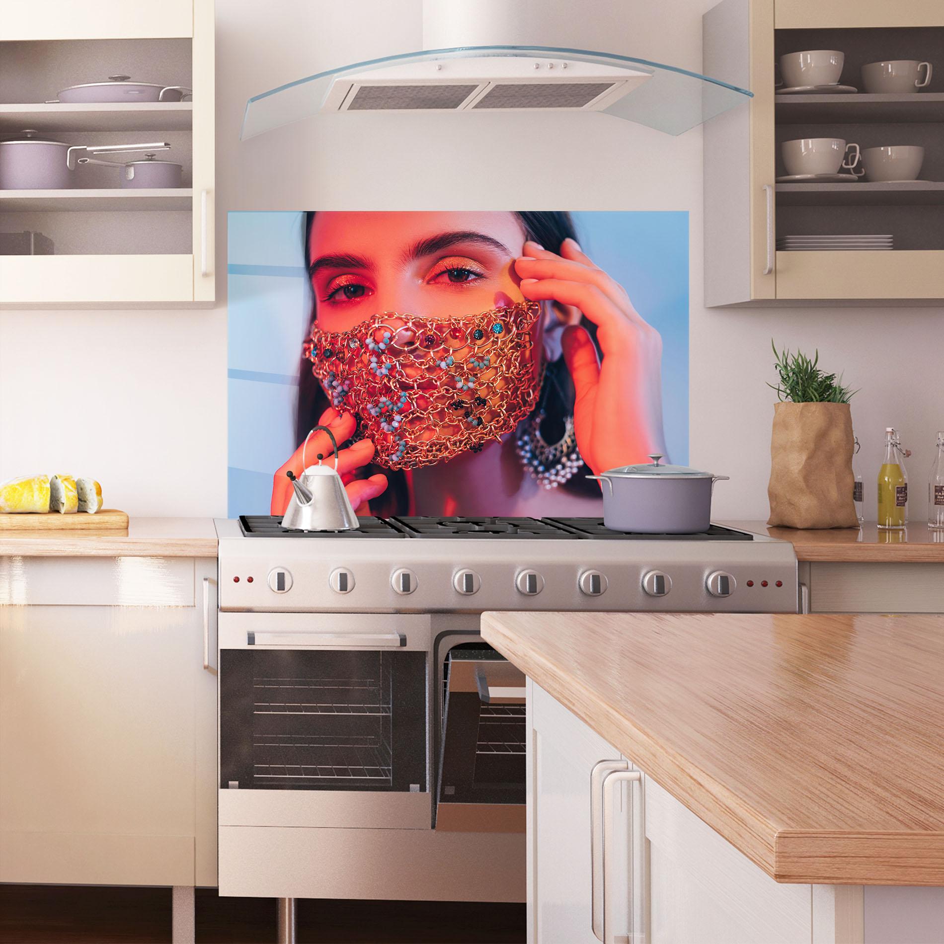 Panou Sticla Bucatarie Gold Chain Face Mask mockup 1