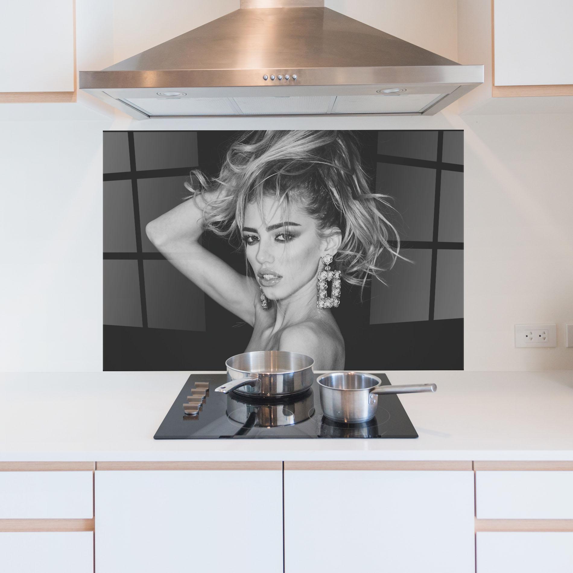 Panou Sticla Bucatarie Grey Flower Earrings mockup 5