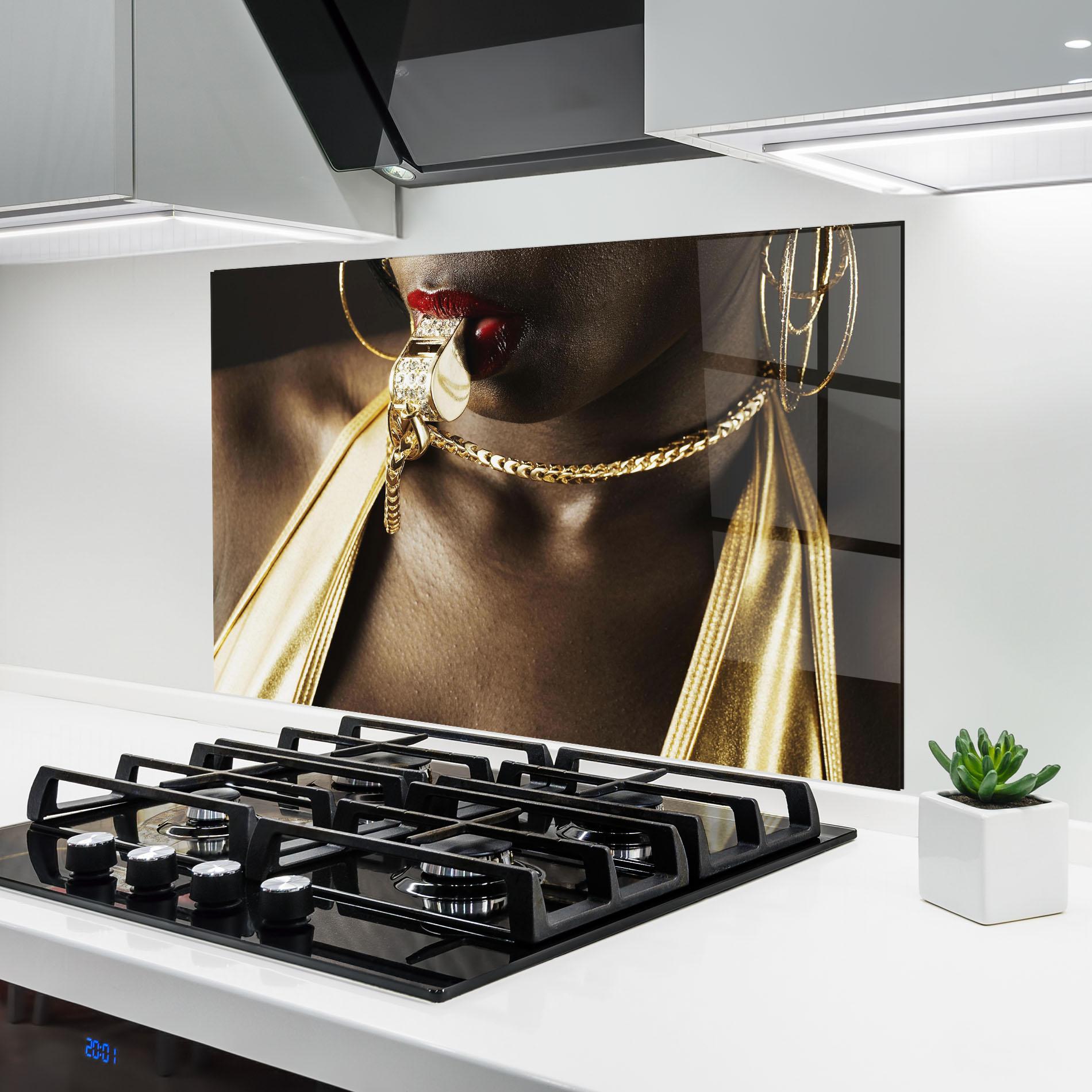 Panou Sticla Bucatarie Golden Whistle mockup 6