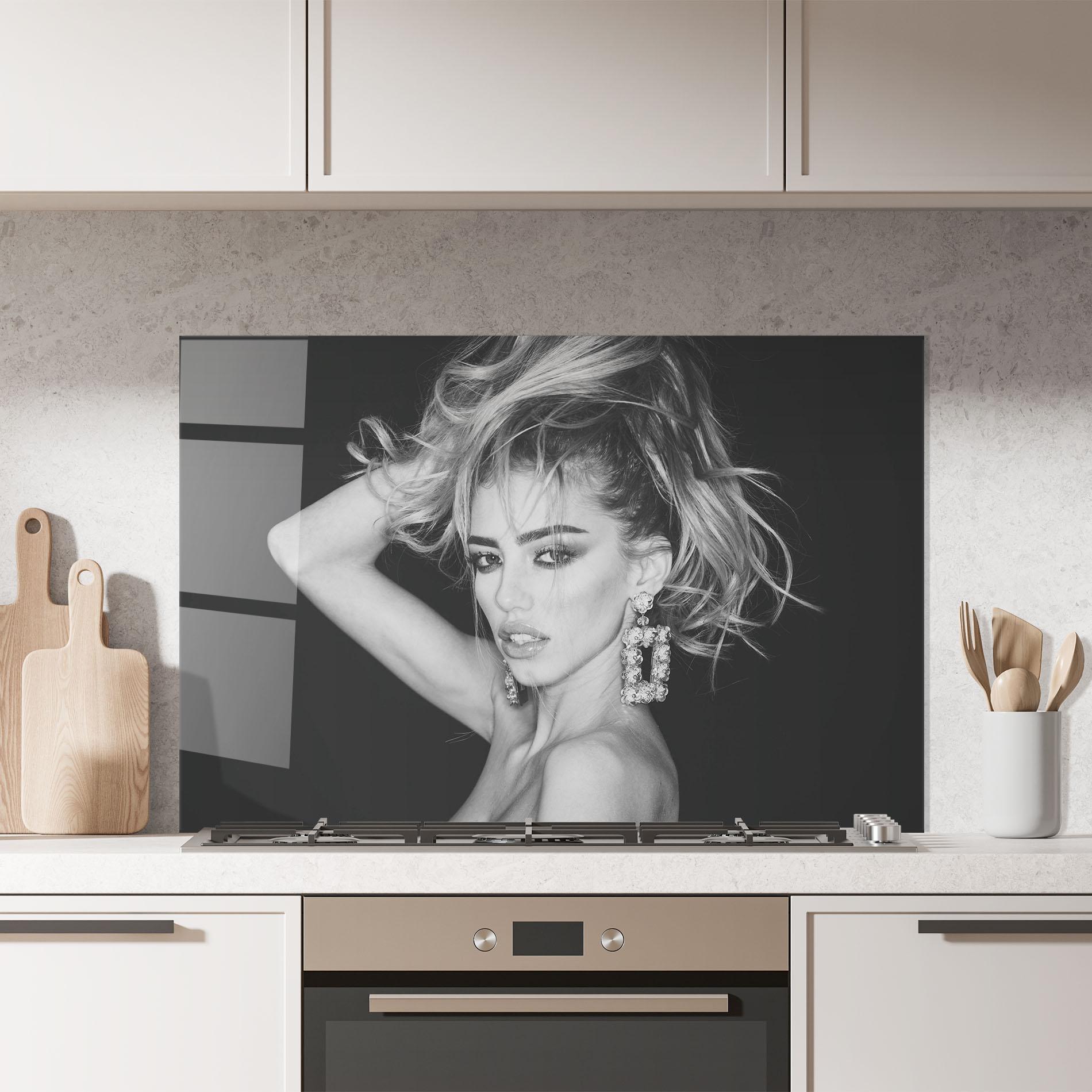 Panou Sticla Bucatarie Grey Flower Earrings mockup 7