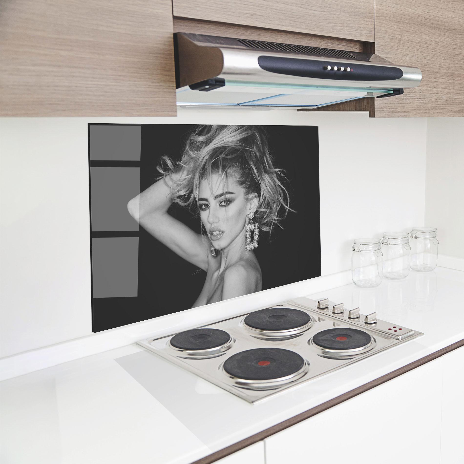 Panou Sticla Bucatarie Grey Flower Earrings mockup 8