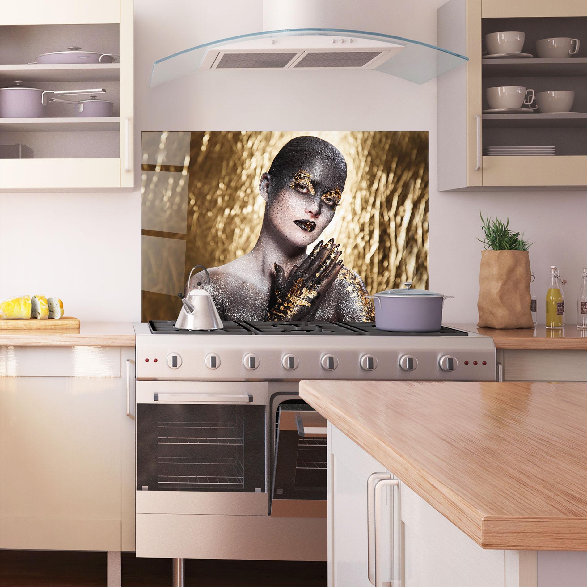 Panou Sticla Bucatarie Gold Artistic Makeup mockup 1