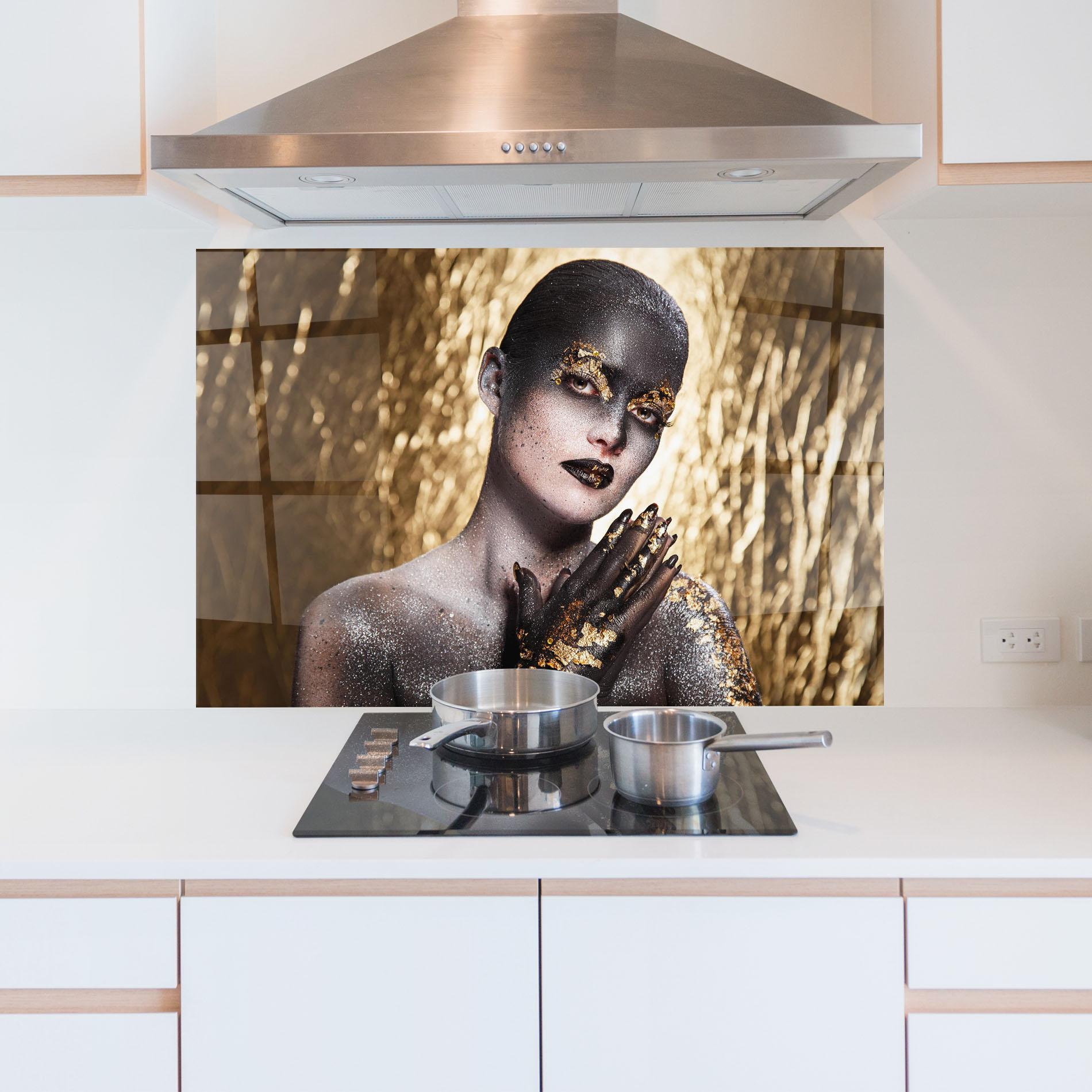 Panou Sticla Bucatarie Gold Artistic Makeup mockup 5