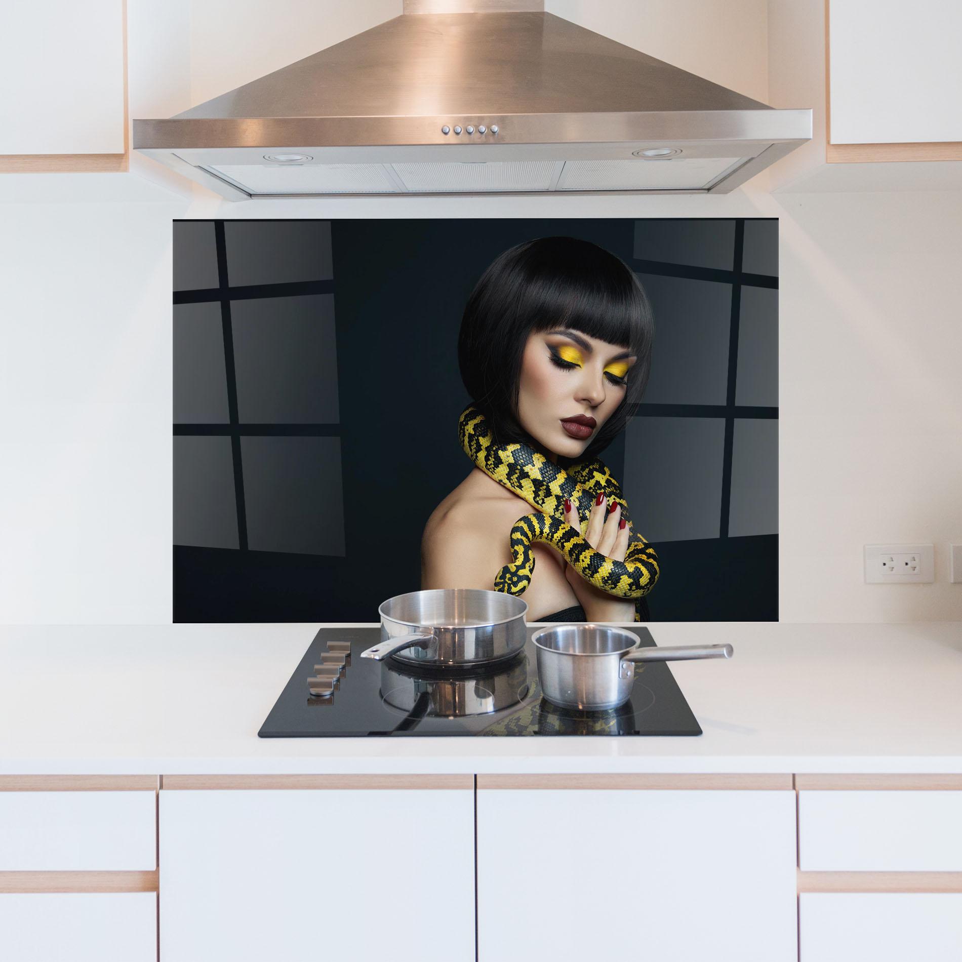 Panou Sticla Bucatarie Yellow Snake Makeup mockup 5