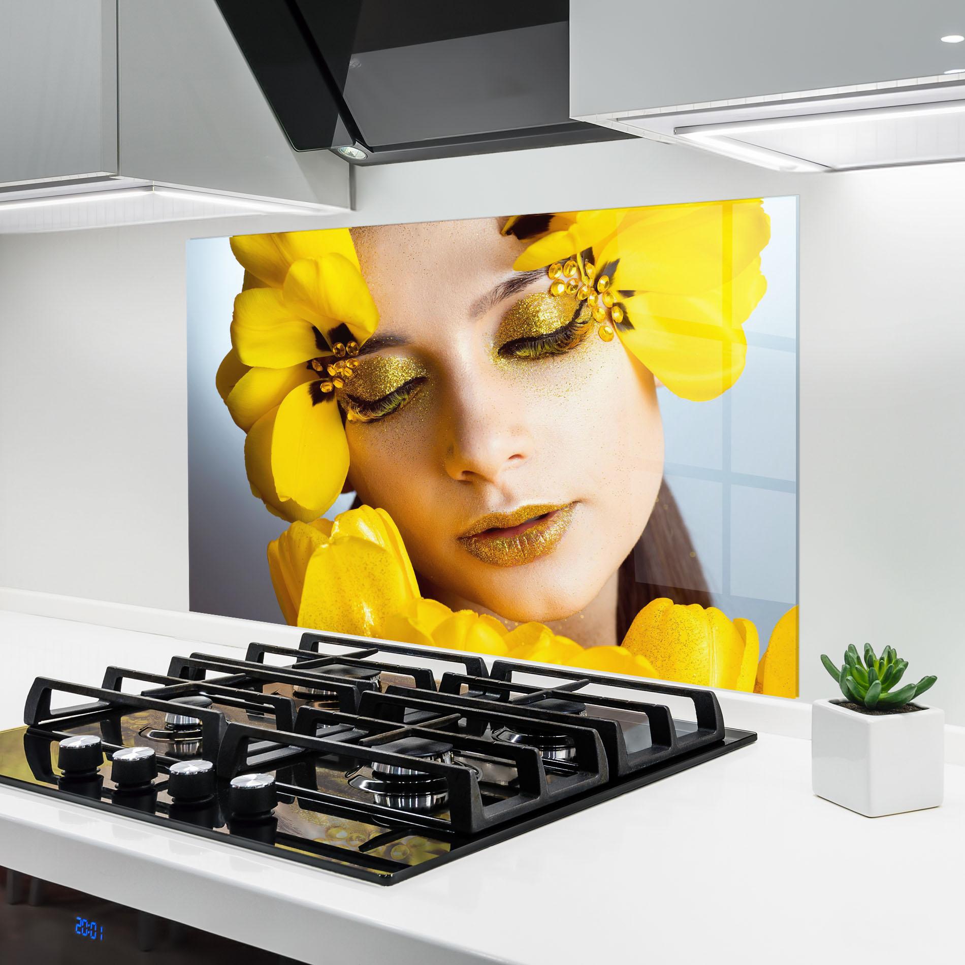 Panou Sticla Bucatarie Yellow Flowers Makeup mockup 6