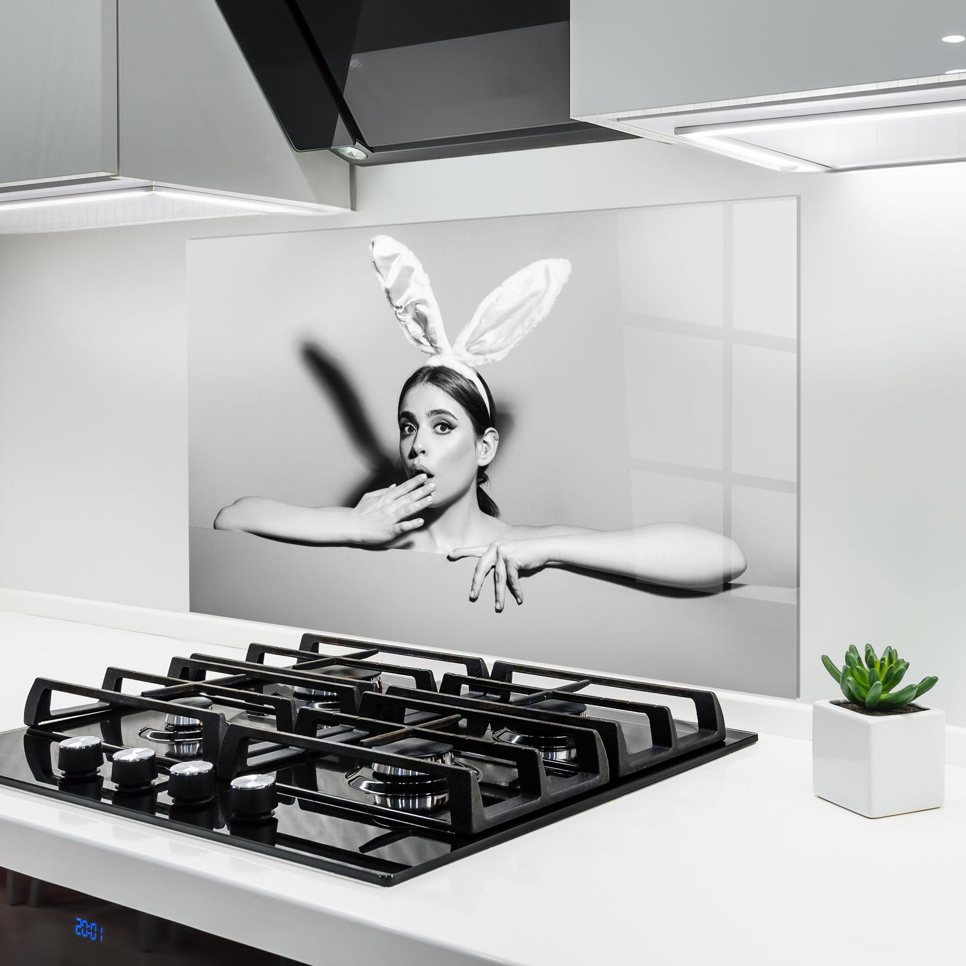 Panou Sticla Bucatarie Bunny Ears Peeking mockup 6