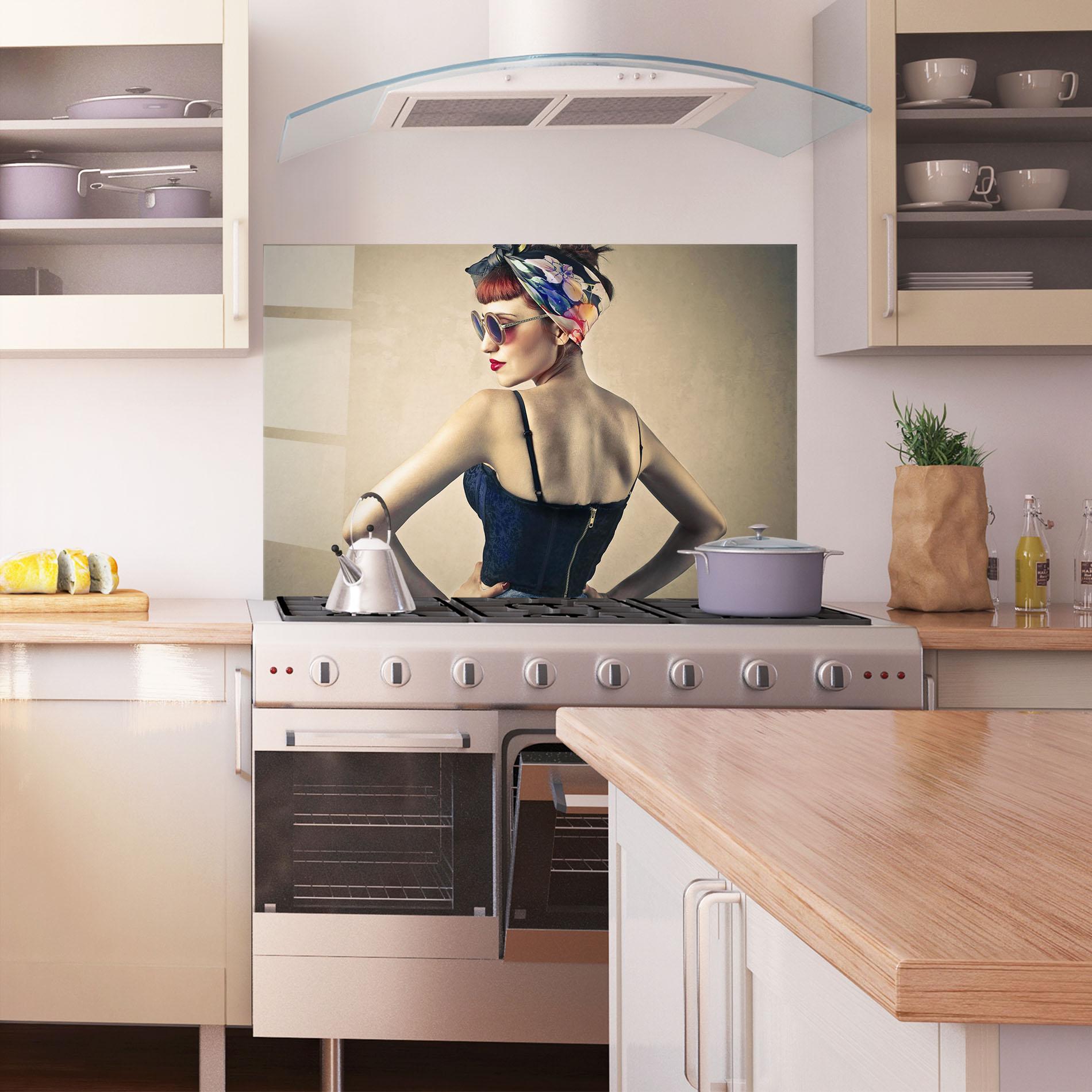 Panou Sticla Bucatarie Pin Up Girl mockup 1