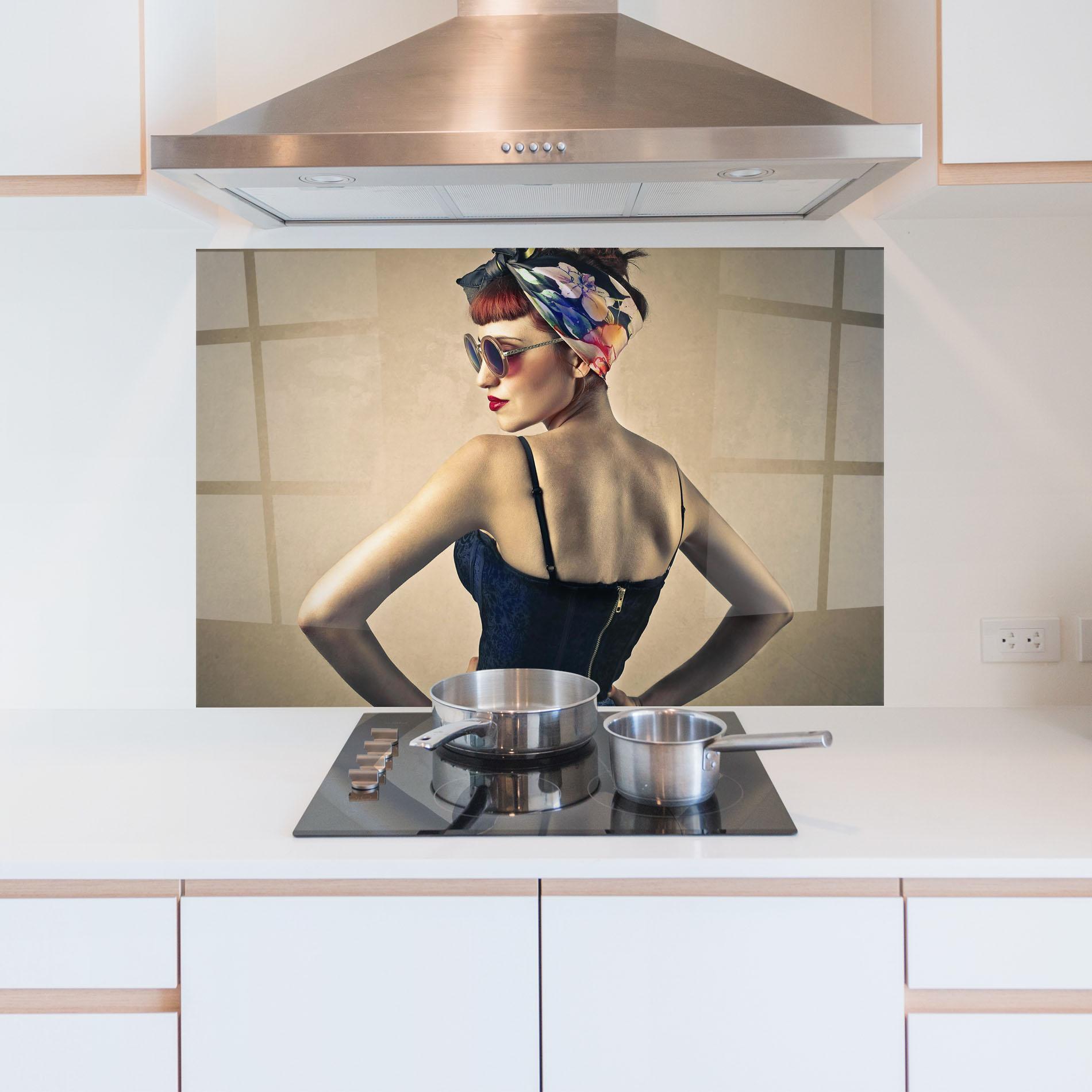 Panou Sticla Bucatarie Pin Up Girl mockup 5