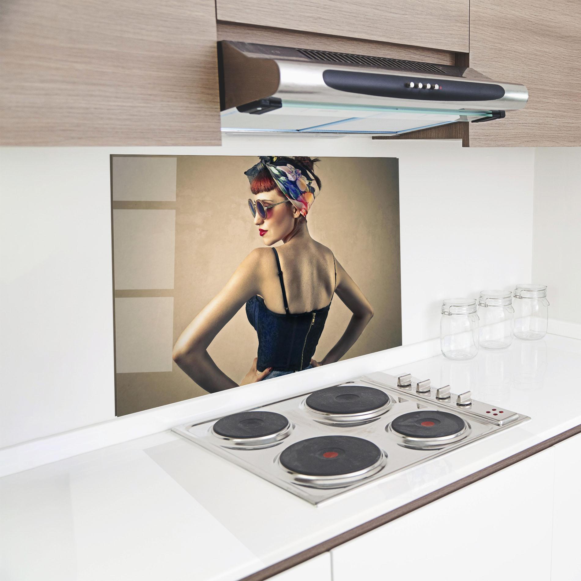 Panou Sticla Bucatarie Pin Up Girl mockup 8