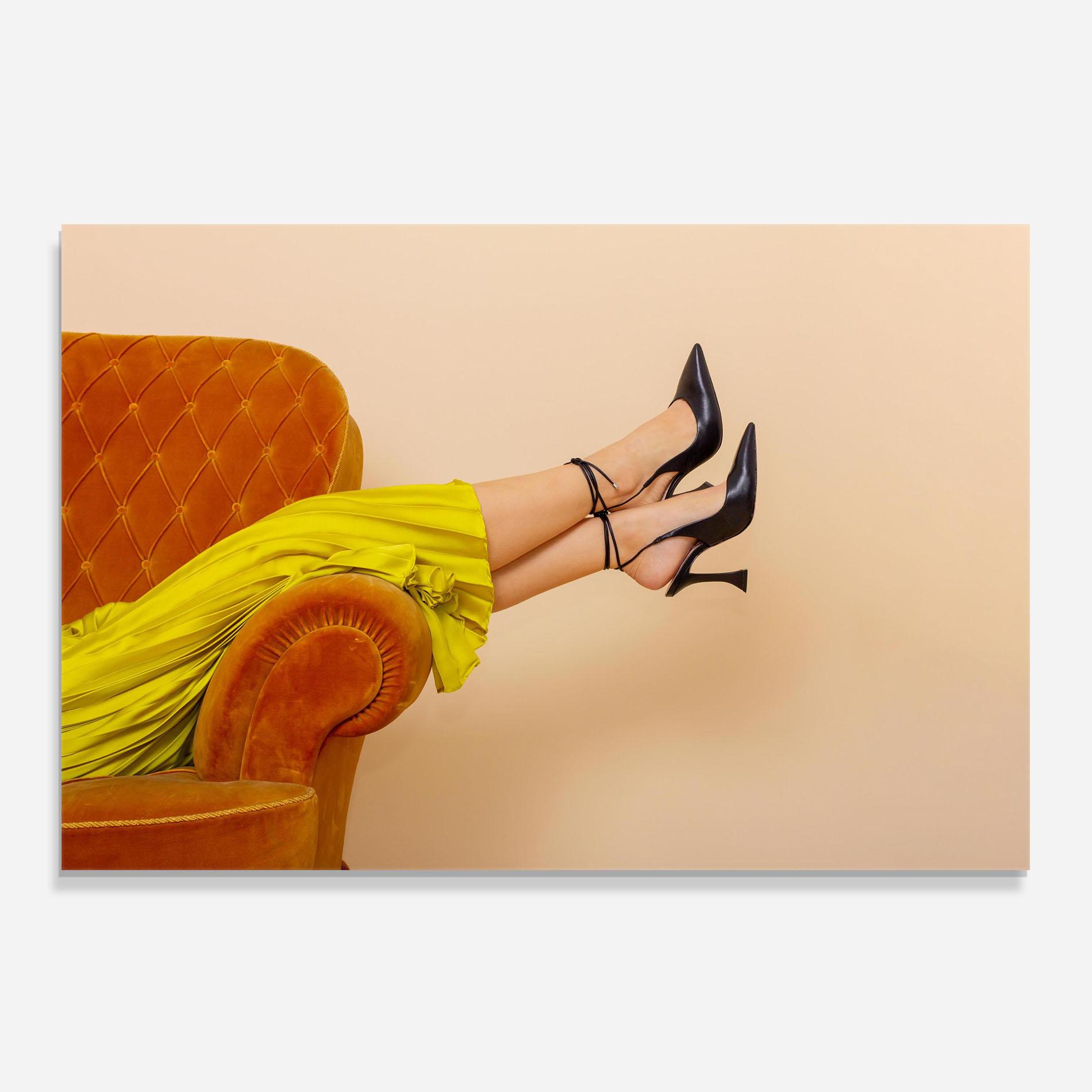 Panou Sticla Bucatarie Black Heals On Cream mockup 0