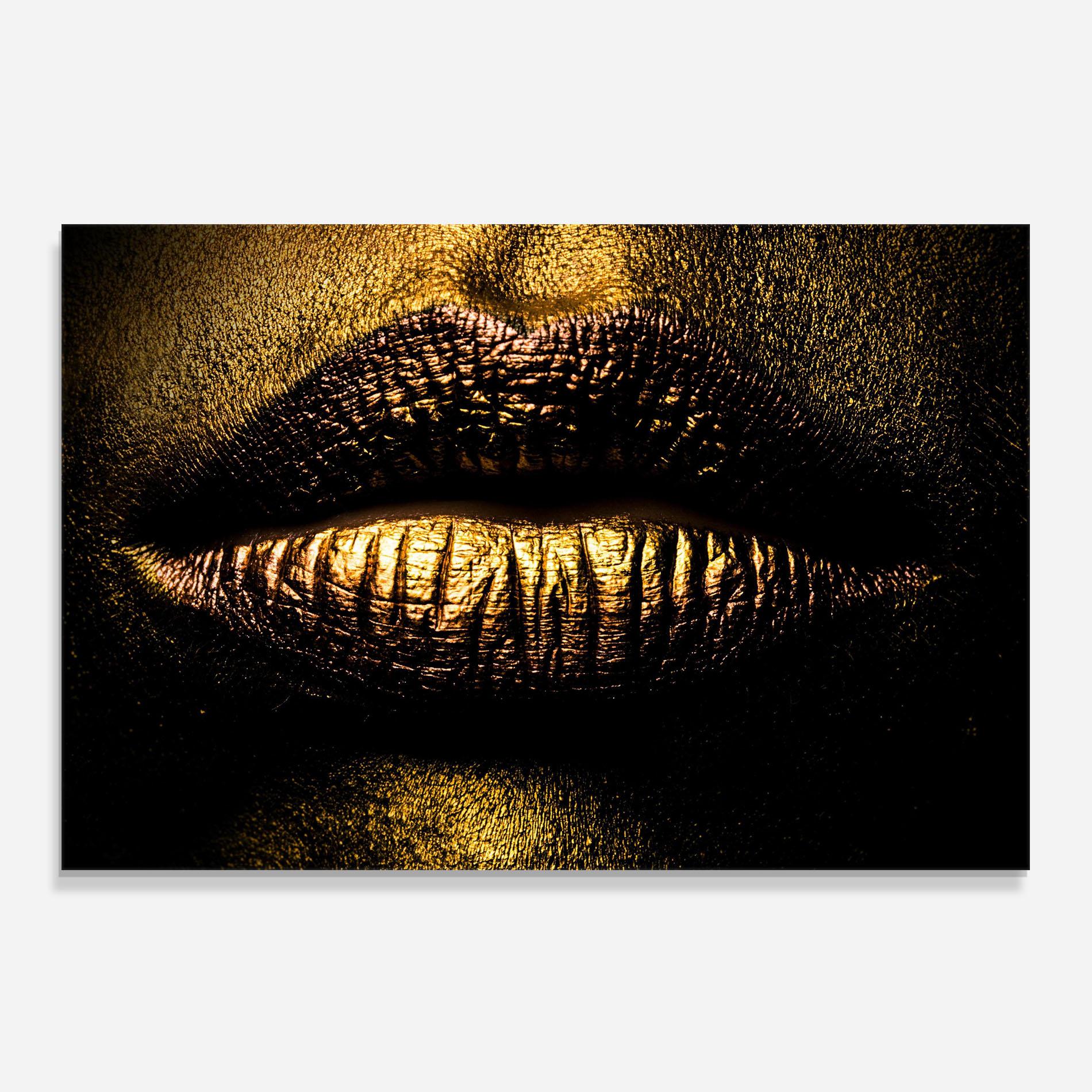 Panou Sticla Bucatarie Gold Metal Lips mockup 0