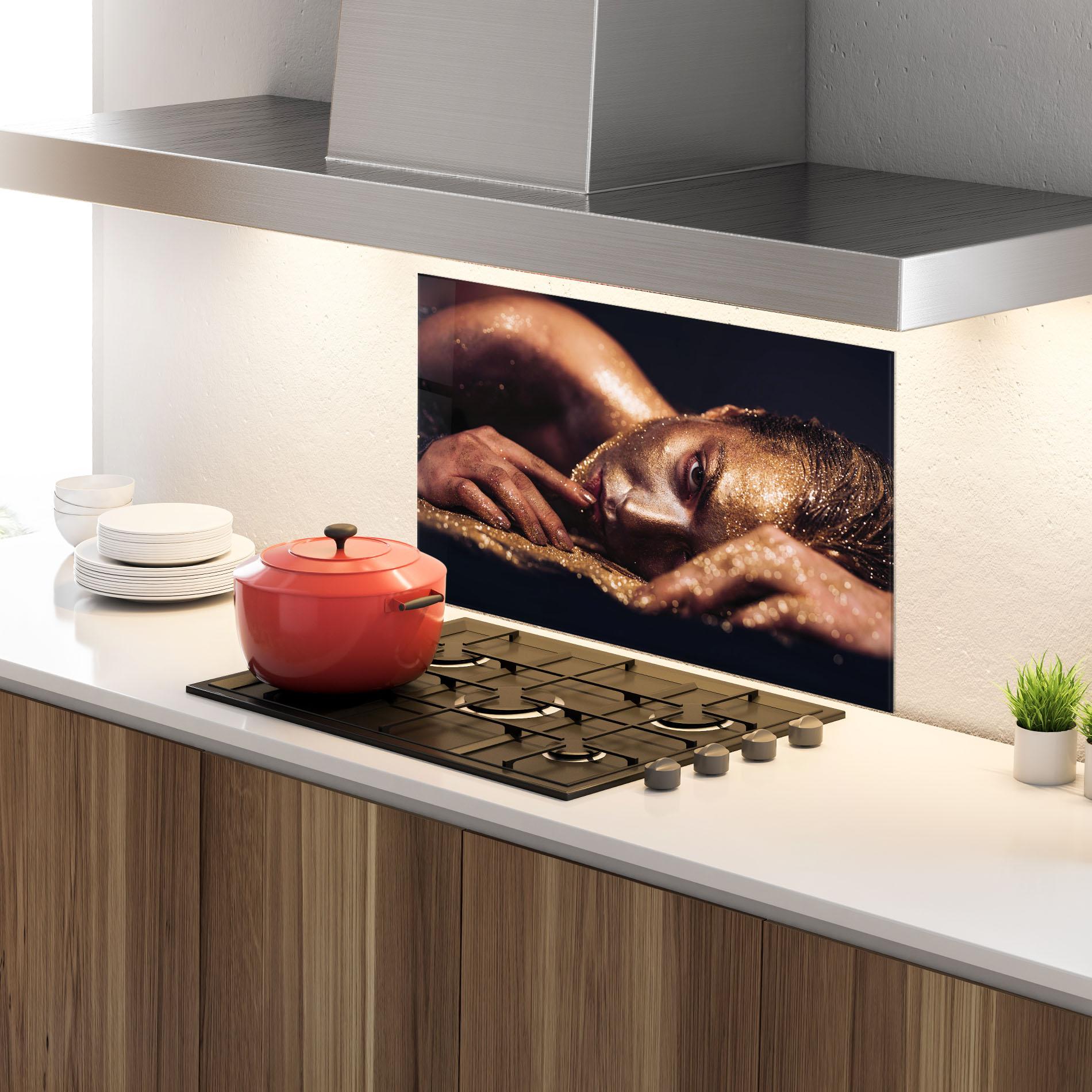 Panou Sticla Bucatarie Gold Vogue Woman mockup 4