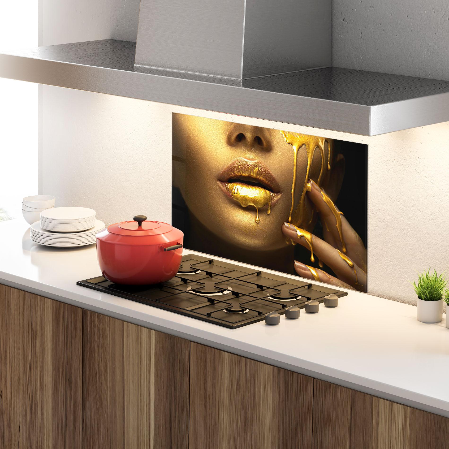 Panou Sticla Bucatarie Golden Lips mockup 4